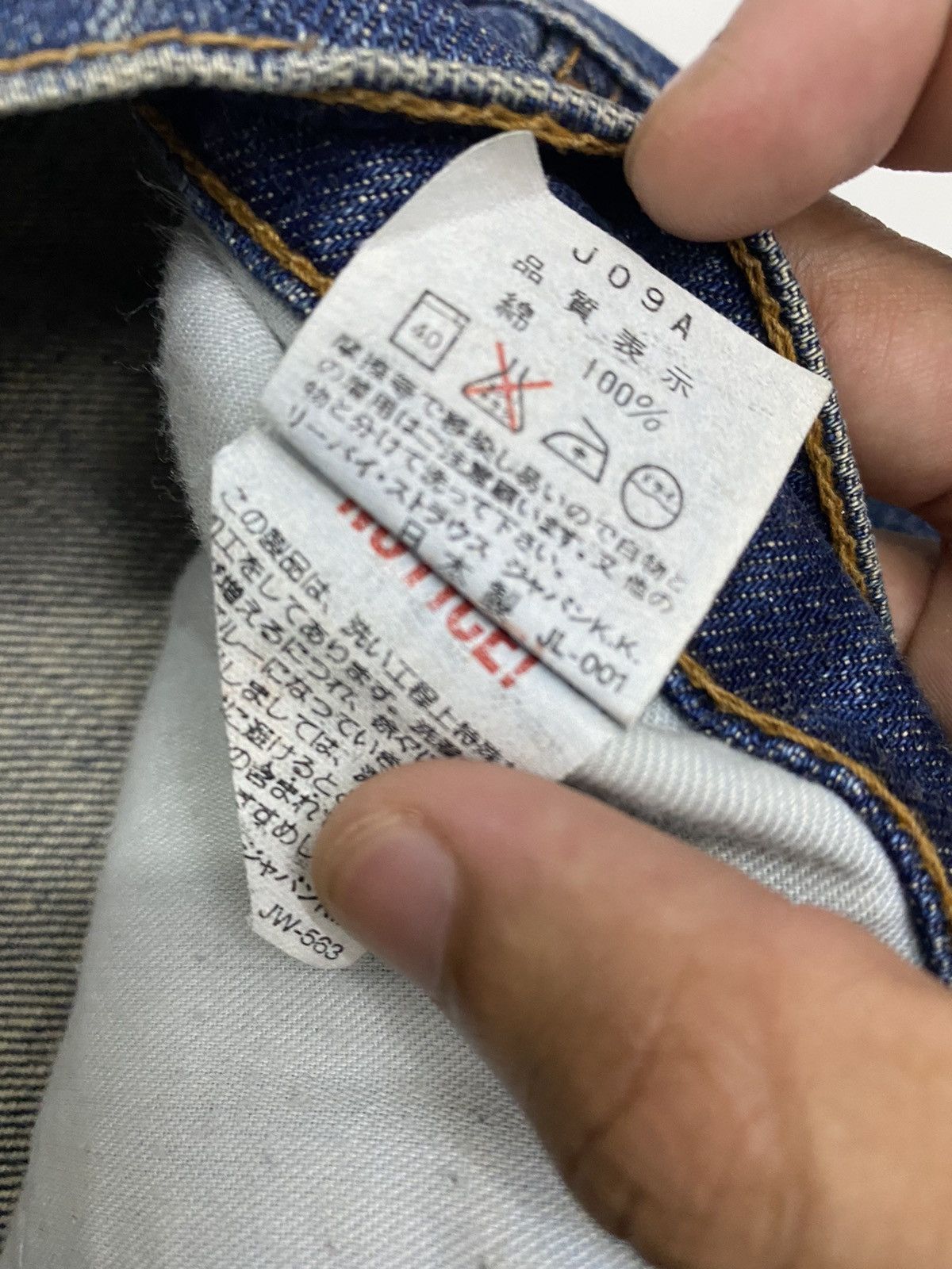 If Six Was Nine VINTAGE LEVIS W557 DISTRESS CUT LEG FLARE DENIM PANTS Size 26" / US 2 / IT 38 - 9 Thumbnail
