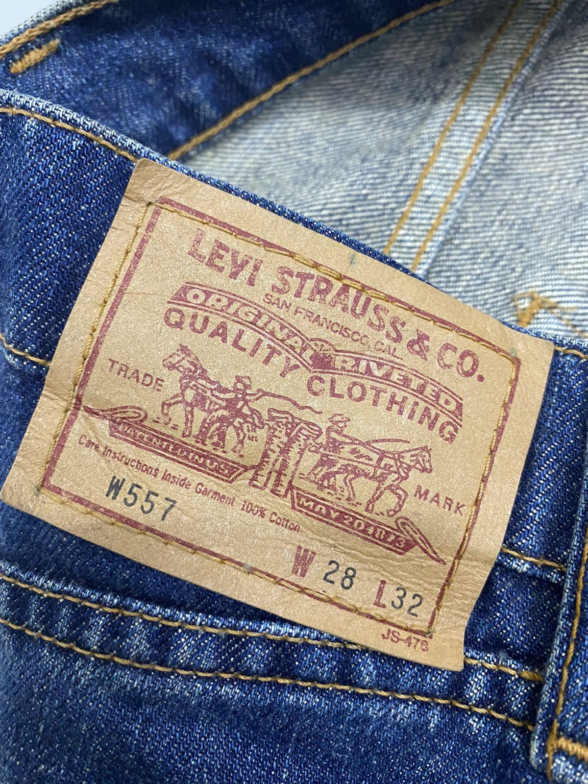 If Six Was Nine VINTAGE LEVIS W557 DISTRESS CUT LEG FLARE DENIM PANTS Size 26" / US 2 / IT 38 - 6 Thumbnail