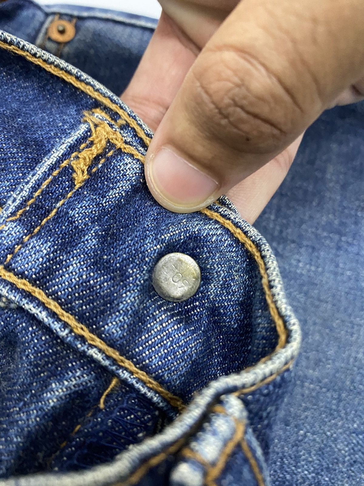 If Six Was Nine VINTAGE LEVIS W557 DISTRESS CUT LEG FLARE DENIM PANTS Size 26" / US 2 / IT 38 - 11 Thumbnail