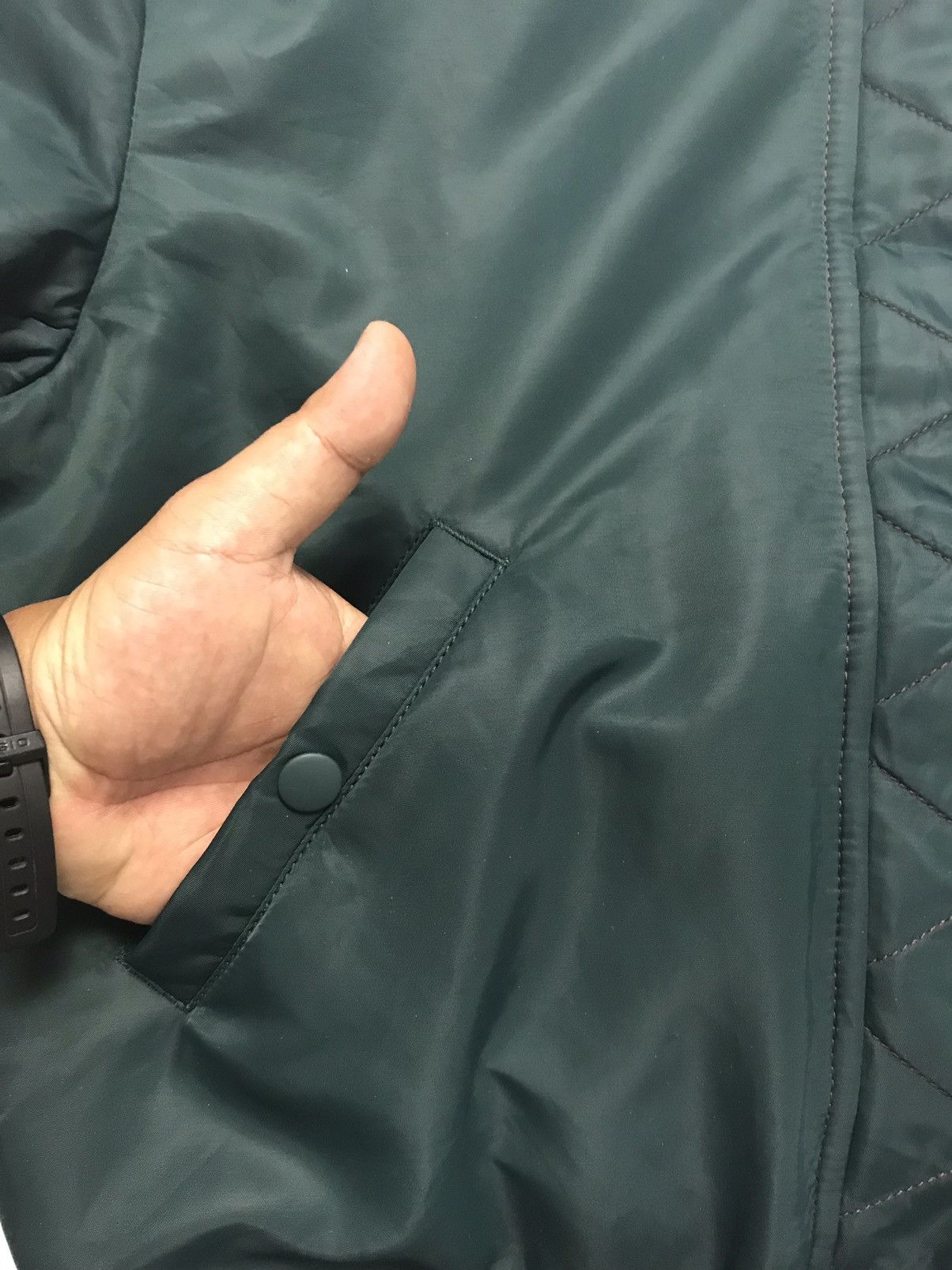 Jun Takahashi × Undercover × Uniqlo UUU UNIQLO REVERSIBLE RED/GREEN BOMBER JACKET Size US M / EU 48-50 / 2 - 7 Thumbnail