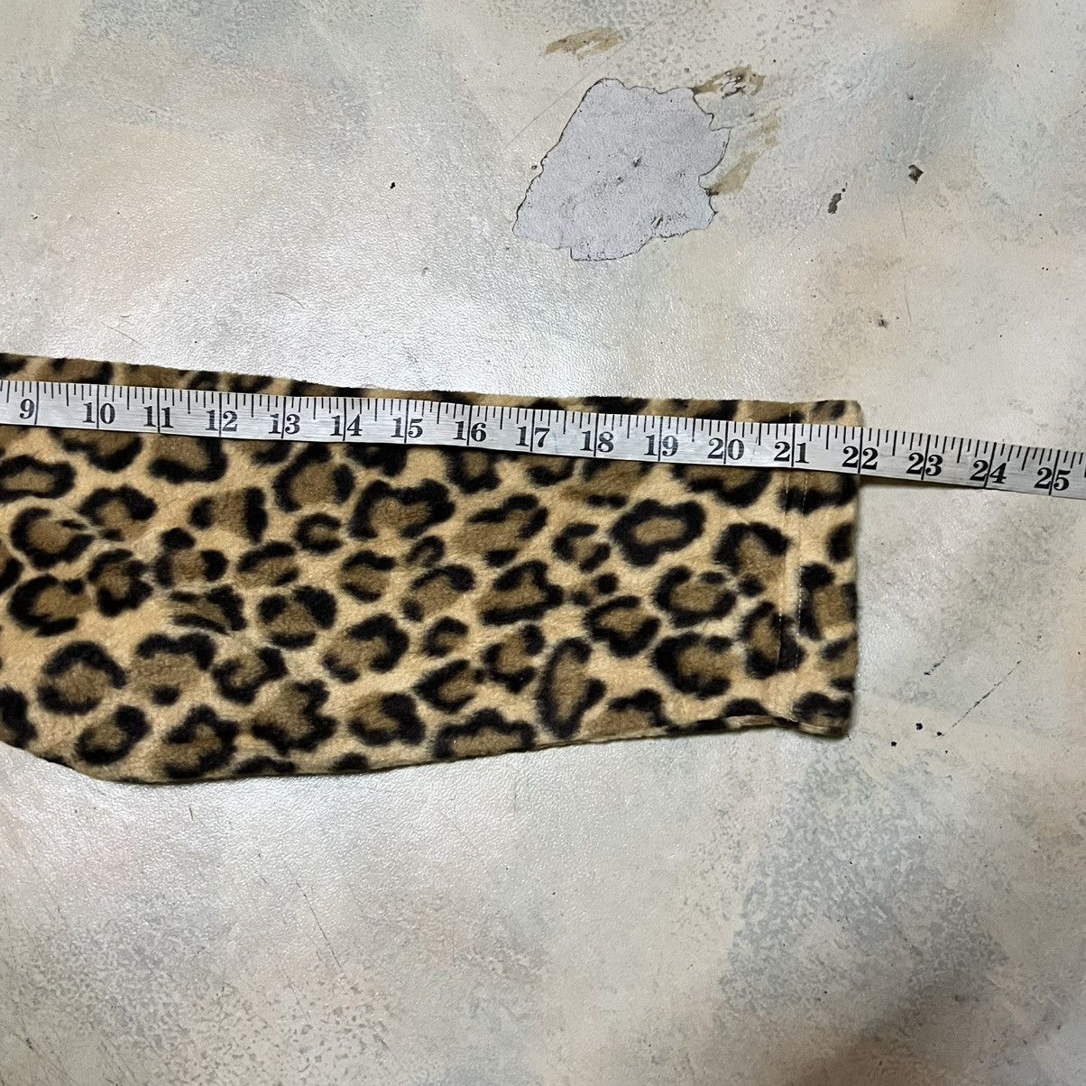 Japanese Brand Leopard Print Turtle Neck Shirt Size US L / EU 52-54 / 3 - 6 Thumbnail