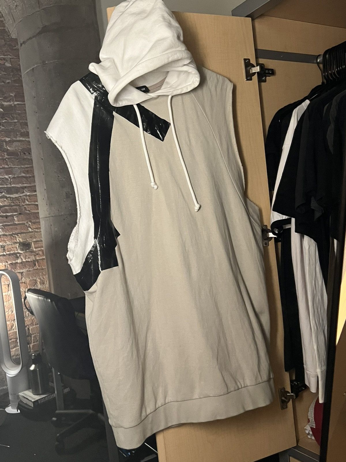 Raf Simons RARE Raf Simons Duct Tape Sleeveless Hoodie Size US S / EU 44-46 / 1 - 3 Thumbnail