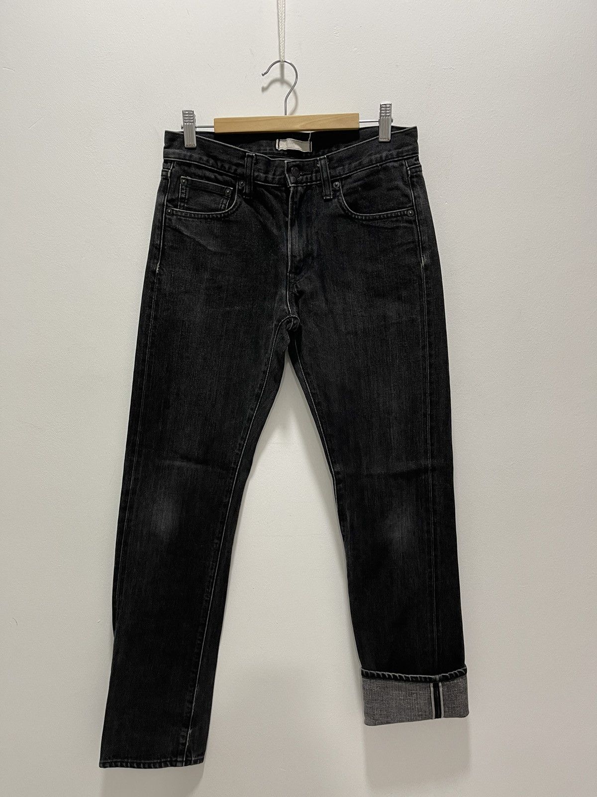 DISTRESSED UNIQLO SELVEDGE SLIM FIT DENIM JEANS