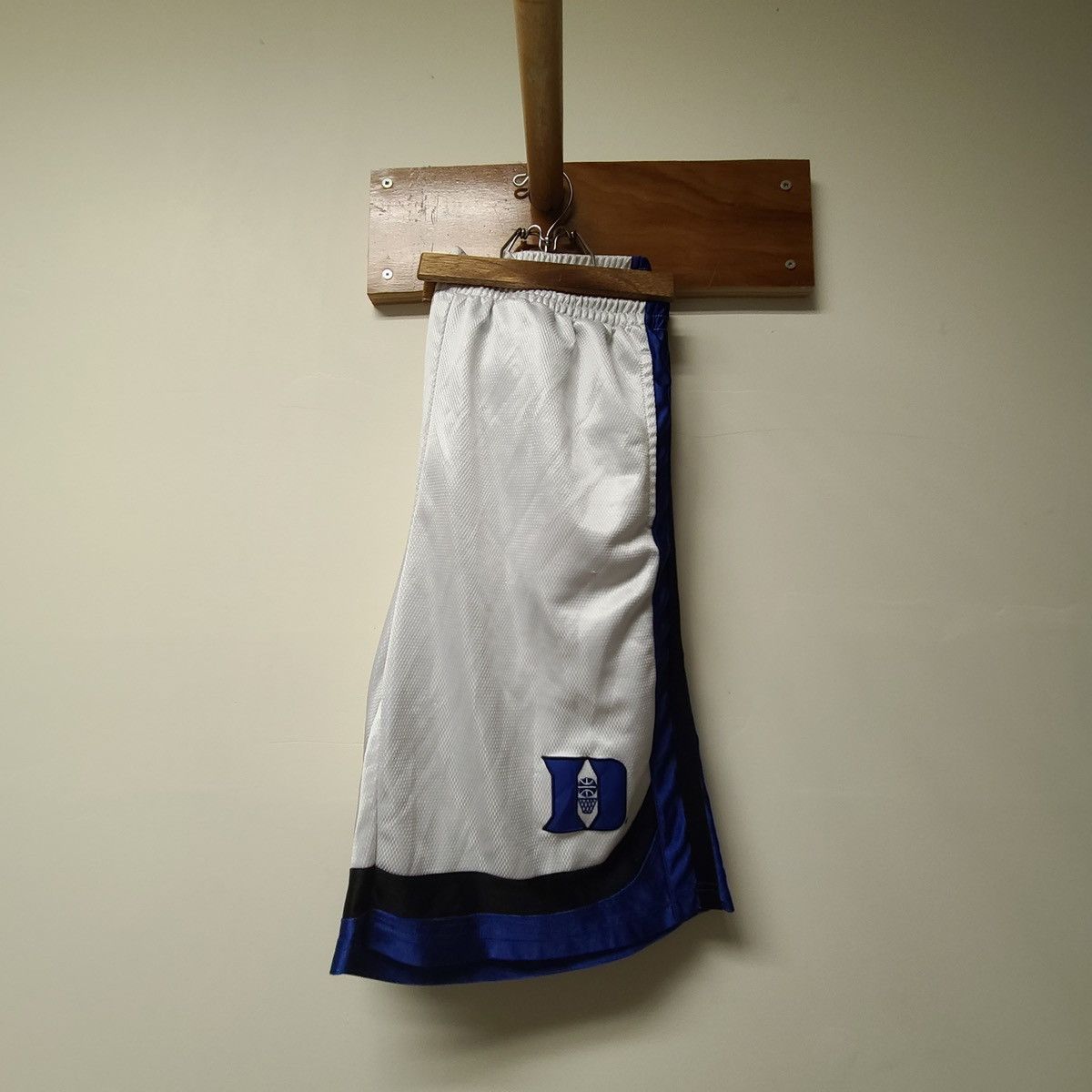Colosseum Athletics × NBA × NCAA Vintage DUKE Blue Devils 90’s shorts Size US 34 / EU 50 - 6 Thumbnail