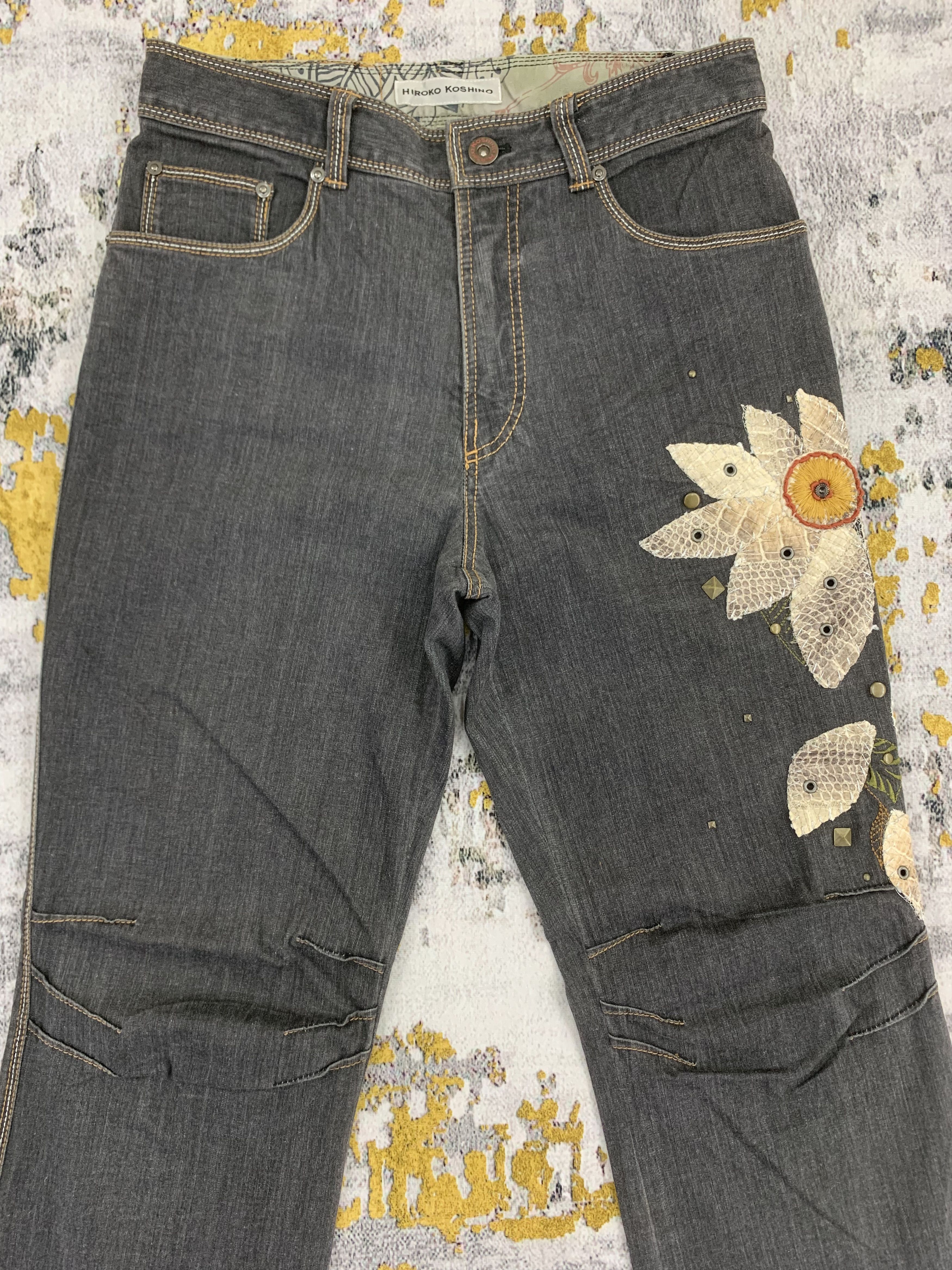 Hiroko Koshino Homme Hiroko Koshino Flared Jeans Bootcut Flowers Embroidered Size 27" / US 4 / IT 40 - 2 Thumbnail