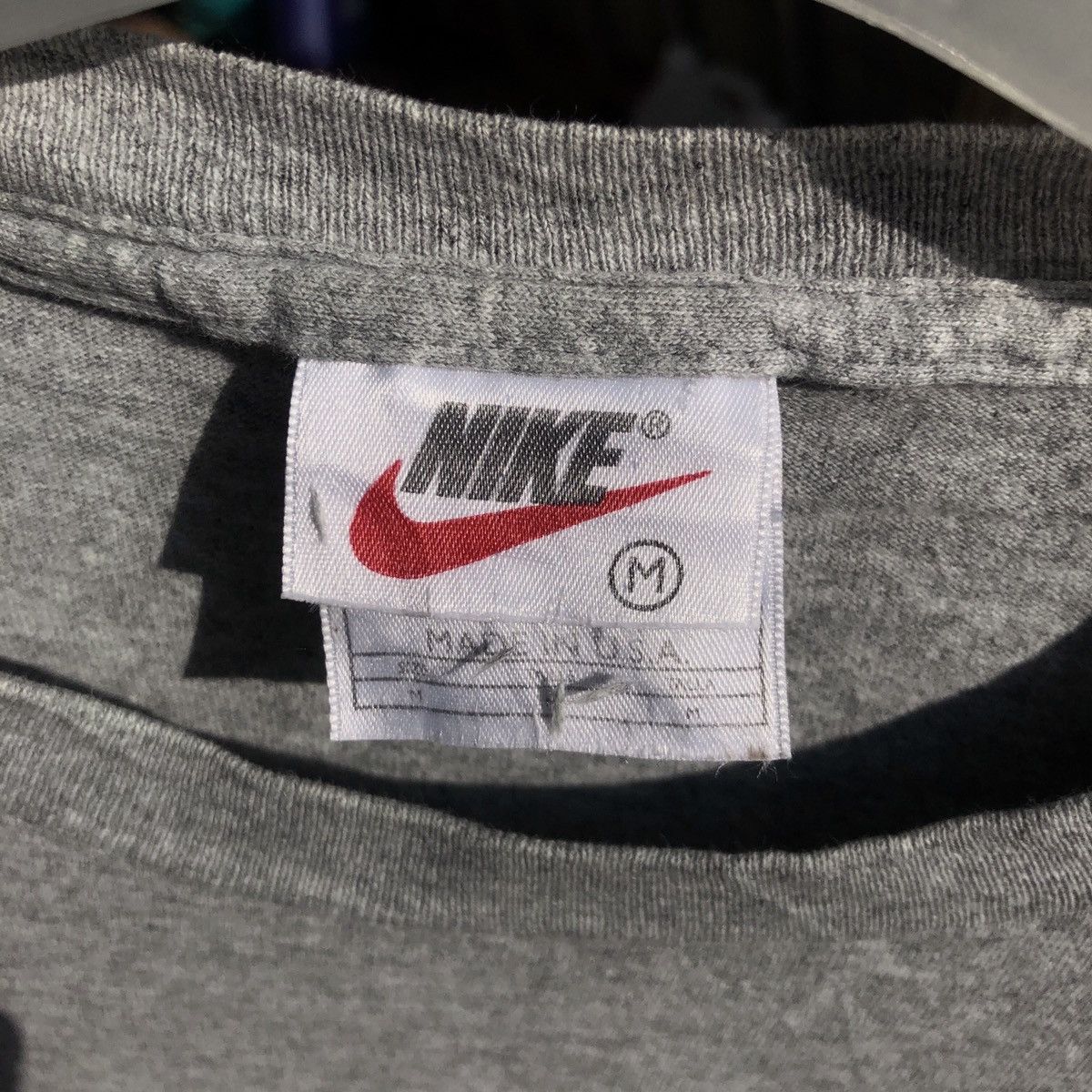 Nike Vintage 90s Nike Oval Swoosh Center Tshirt Size US L / EU 52-54 / 3 - 3 Thumbnail