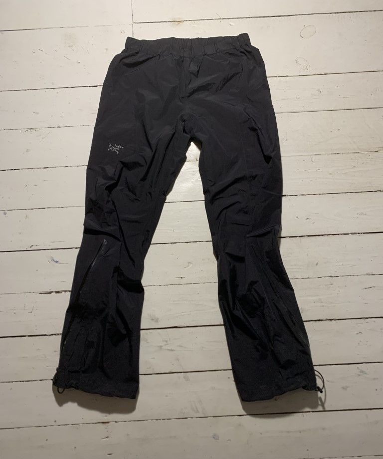 Arc'Teryx Arc’teryx Gore Tex Black Nylon Single Knee Cargo Pants | Grailed