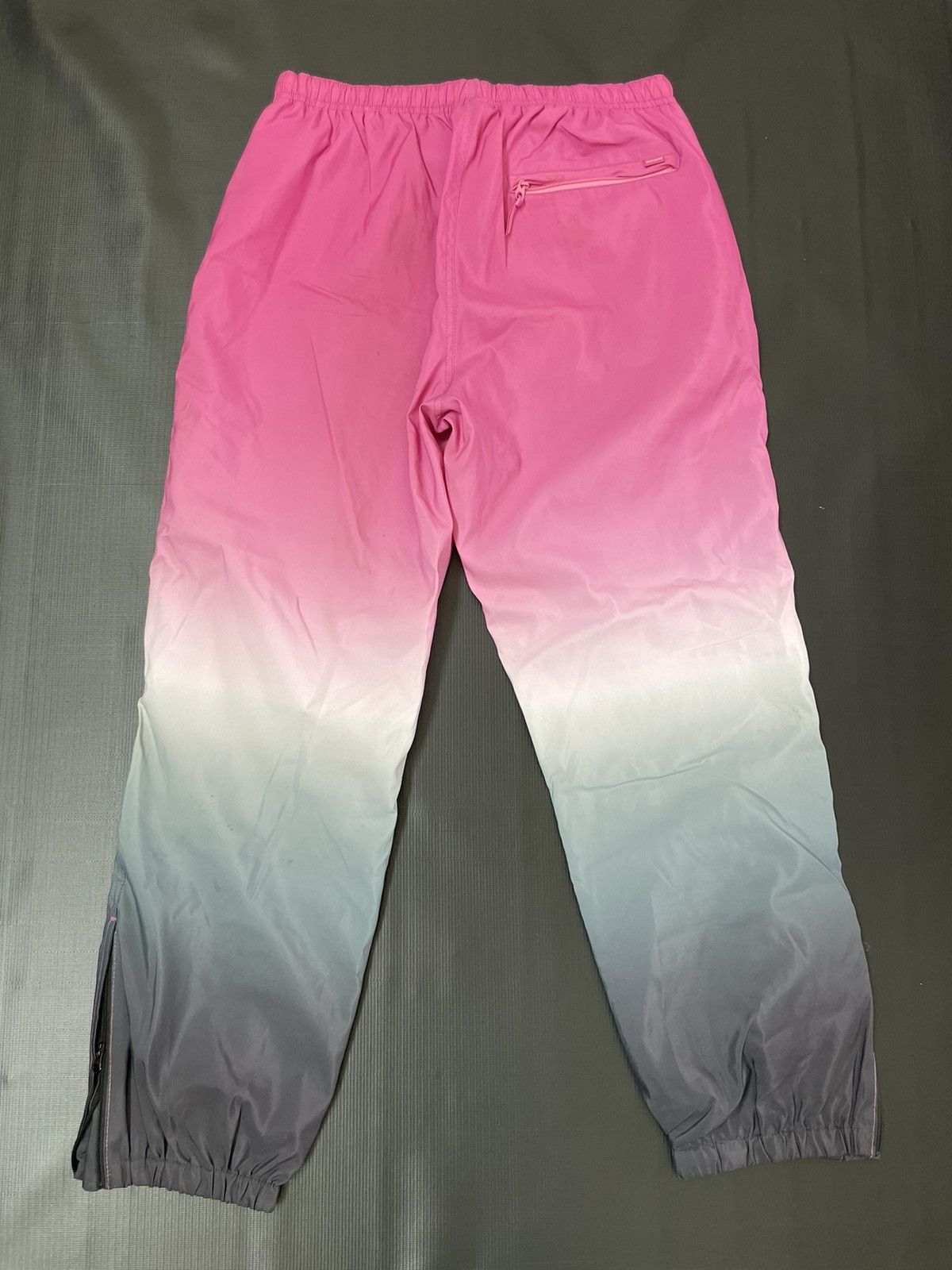 【ラスト1点】Supreme Gradient Track Pant Ꮪサイズ ラスト1点】Supreme Gradient Track Pant Ꮪサイズ
