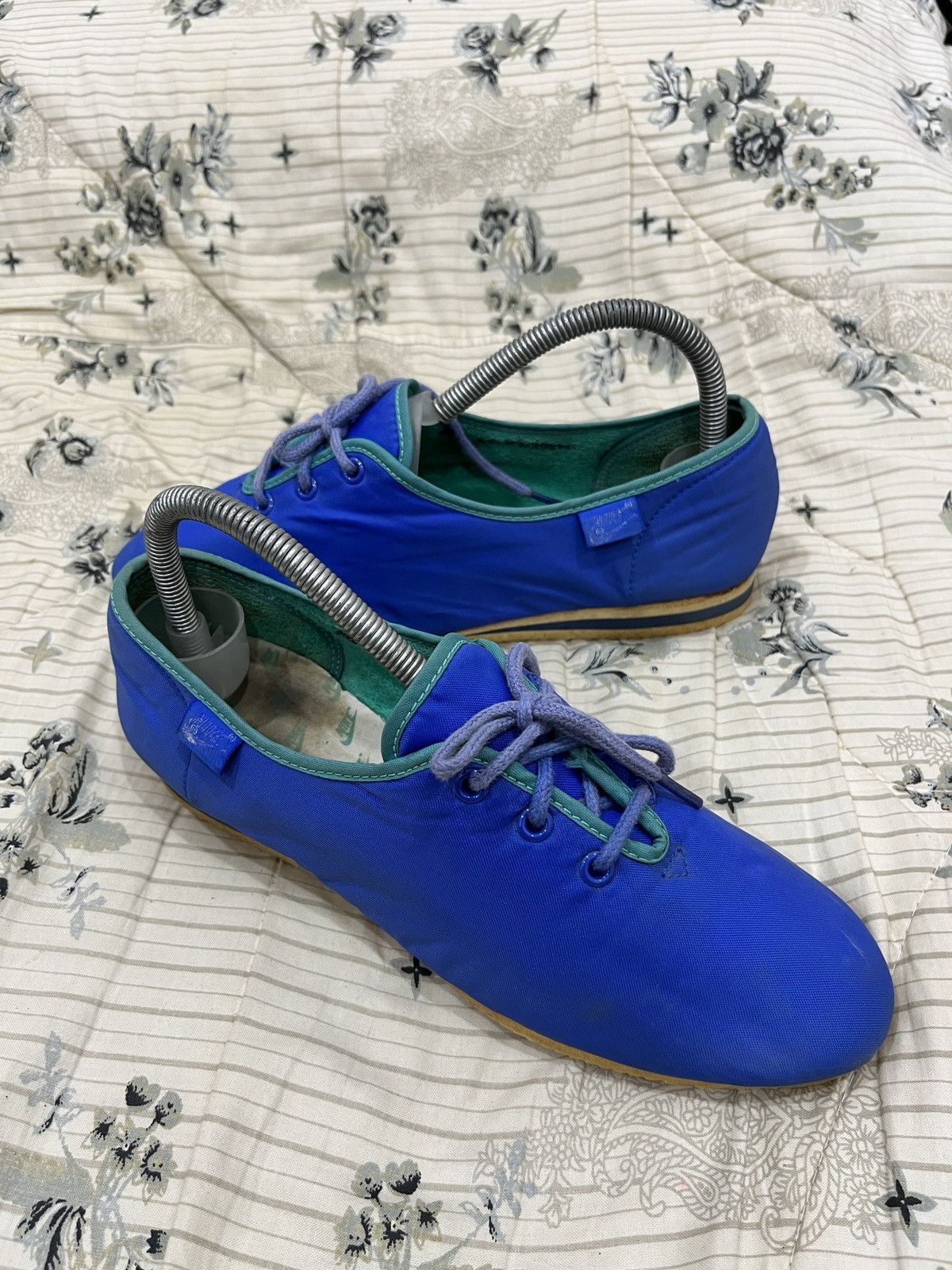 VINTAGE NIKE WOMEN SHOES