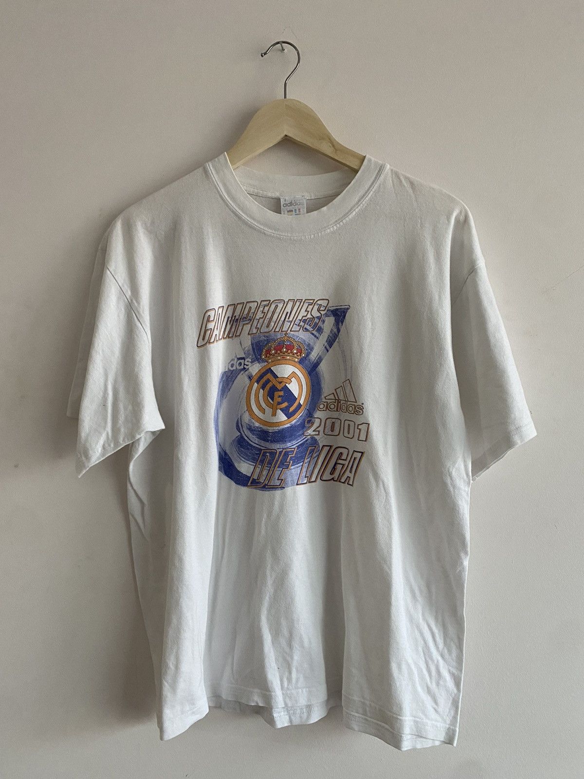 Adidas Real Madrid La Liga Campeones 2001 t shirt Size US M / EU 48-50 / 2 - 1 Thumbnail
