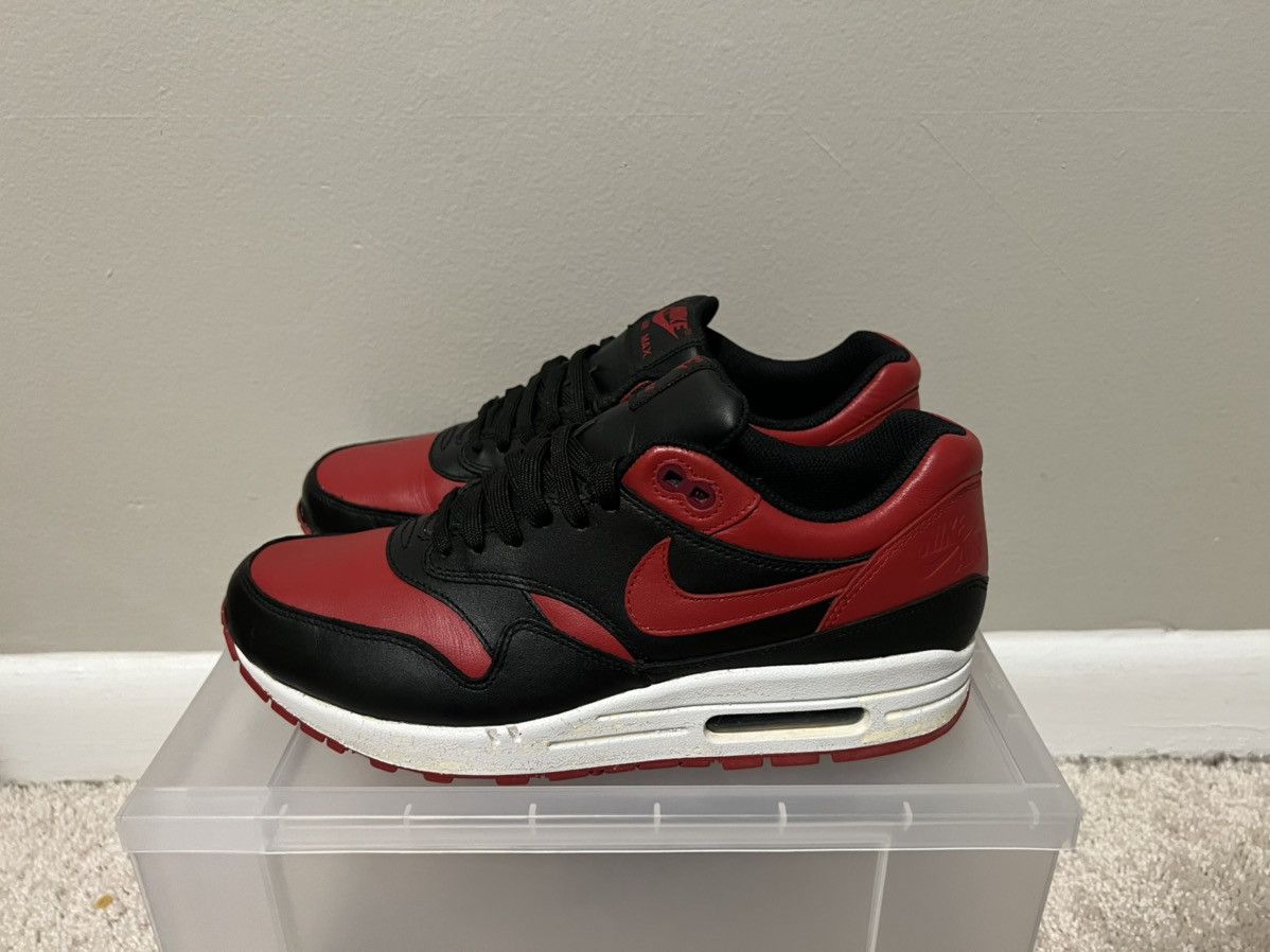100% Authentic 2015 Nike Air Max 1 Bred Size 8 665873-061