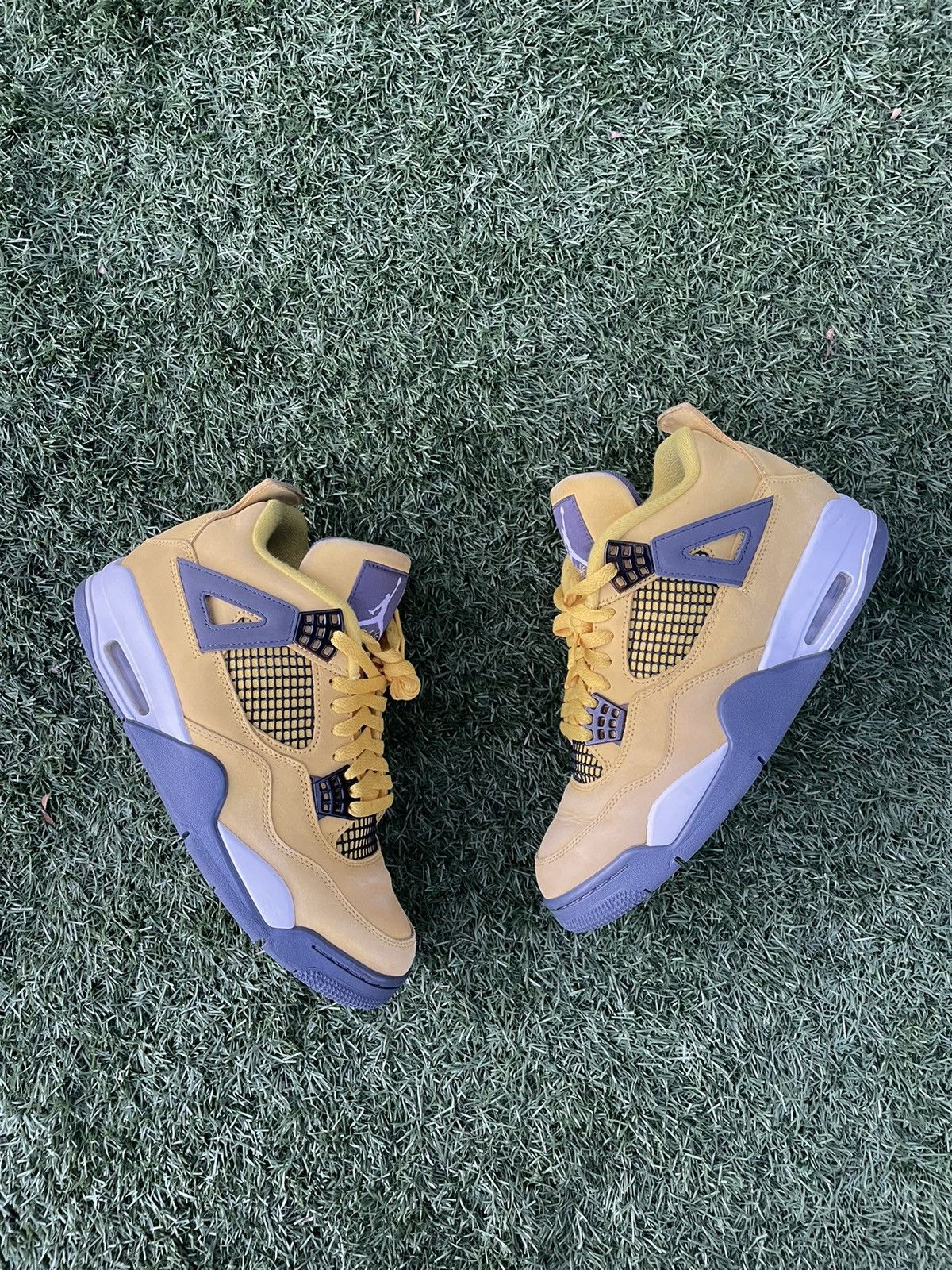 retail jordan 4 lightning
