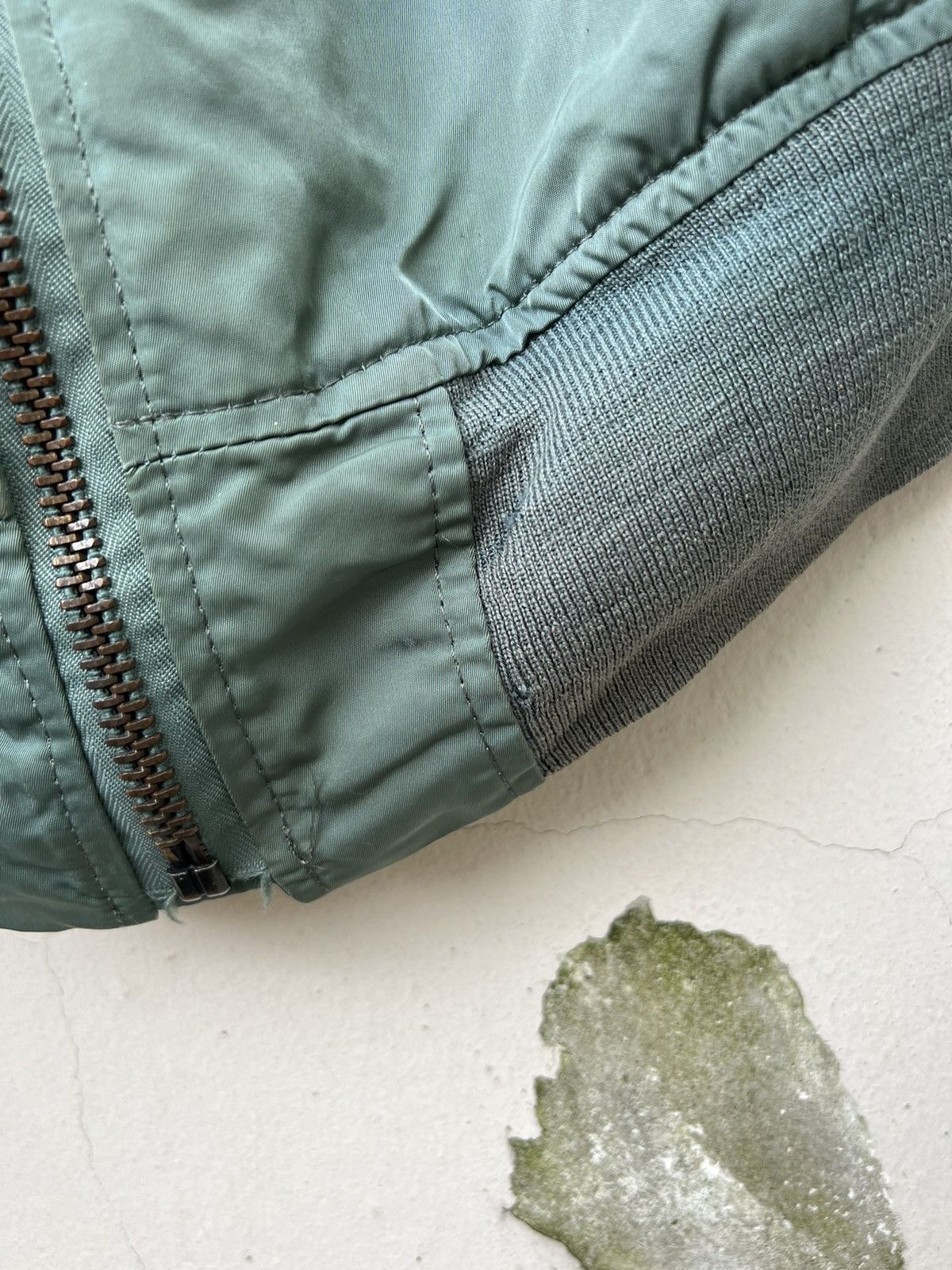 Alpha Industries Vintage 90s Alpha Industries MA-1 Dirty Flight Bomber Jacket Size US M / EU 48-50 / 2 - 11 Thumbnail