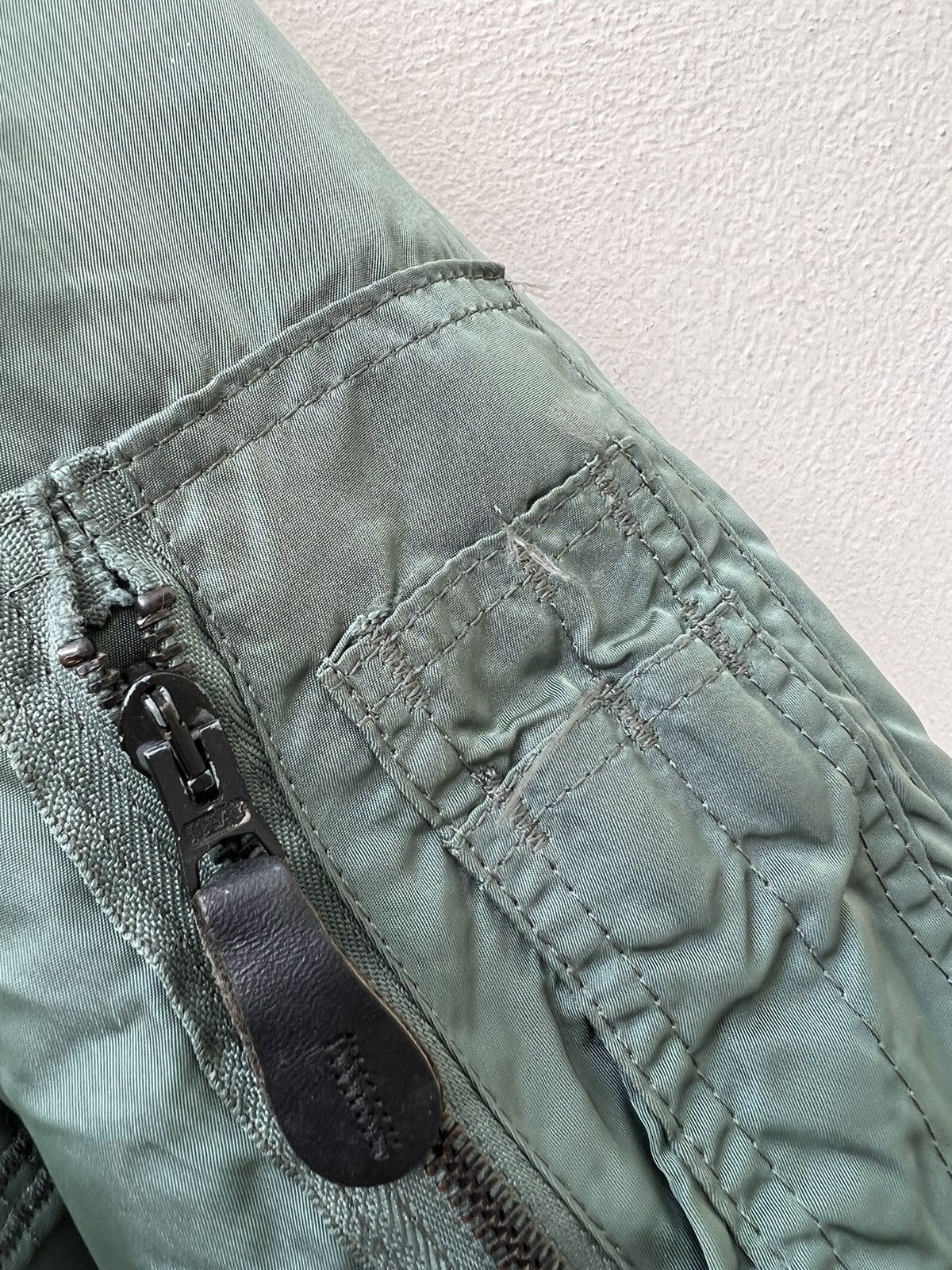 Alpha Industries Vintage 90s Alpha Industries MA-1 Dirty Flight Bomber Jacket Size US M / EU 48-50 / 2 - 22 Thumbnail