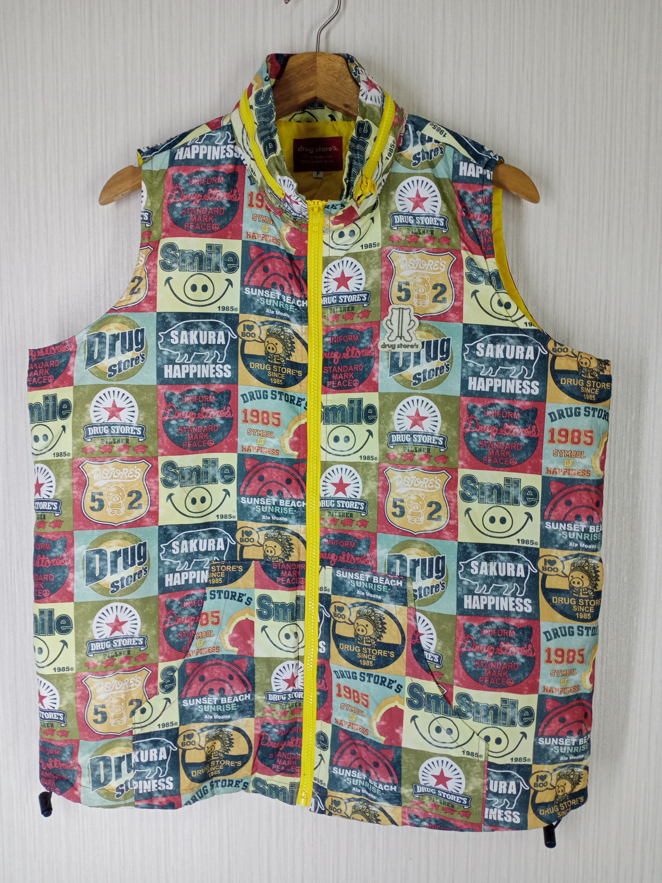 Japanese Brand VINTAGE DRUG STORE'S FULL PRINT SLEEVELESS JACKET Size US L / EU 52-54 / 3 - 1 Thumbnail