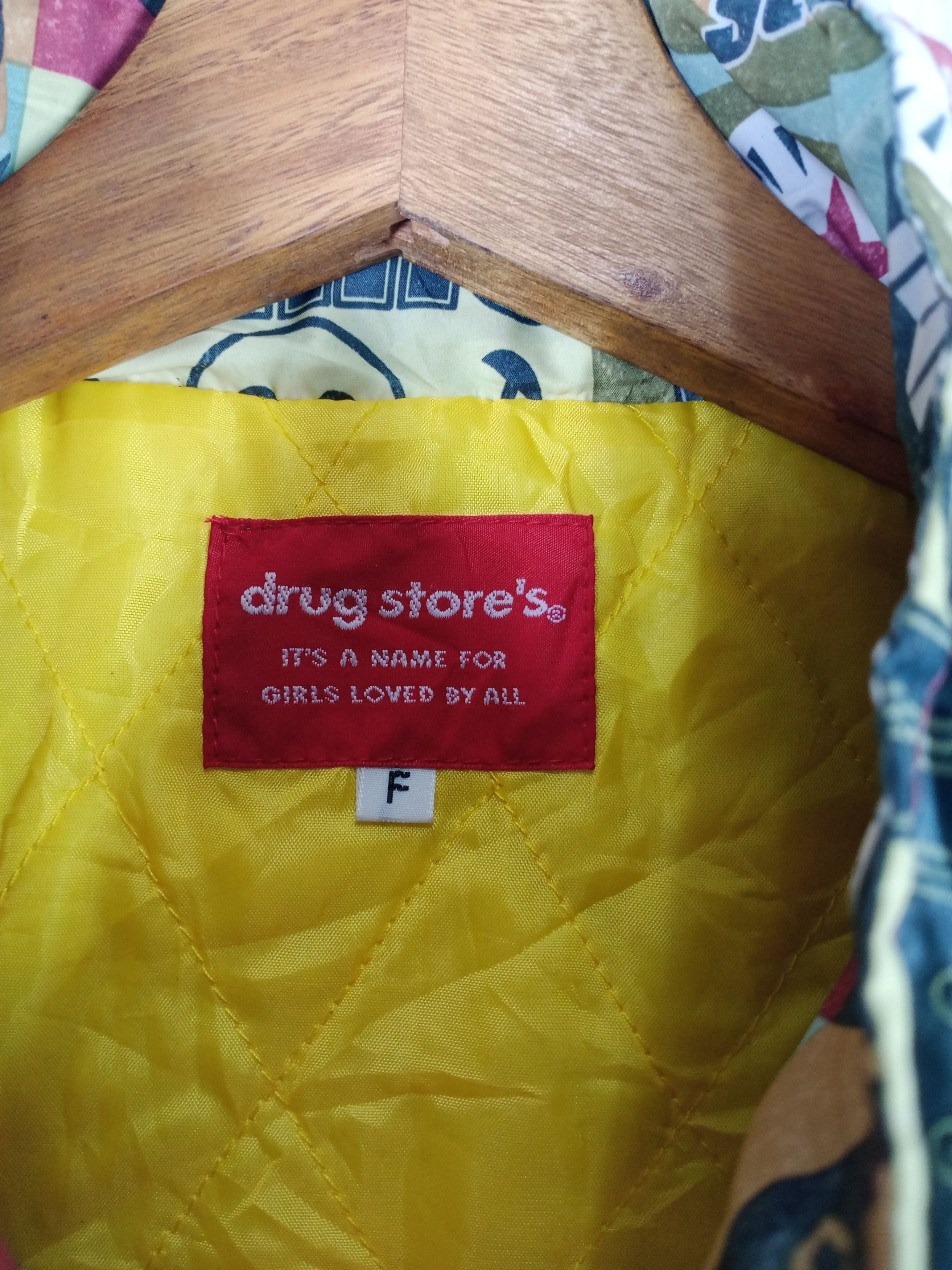 Japanese Brand VINTAGE DRUG STORE'S FULL PRINT SLEEVELESS JACKET Size US L / EU 52-54 / 3 - 7 Thumbnail