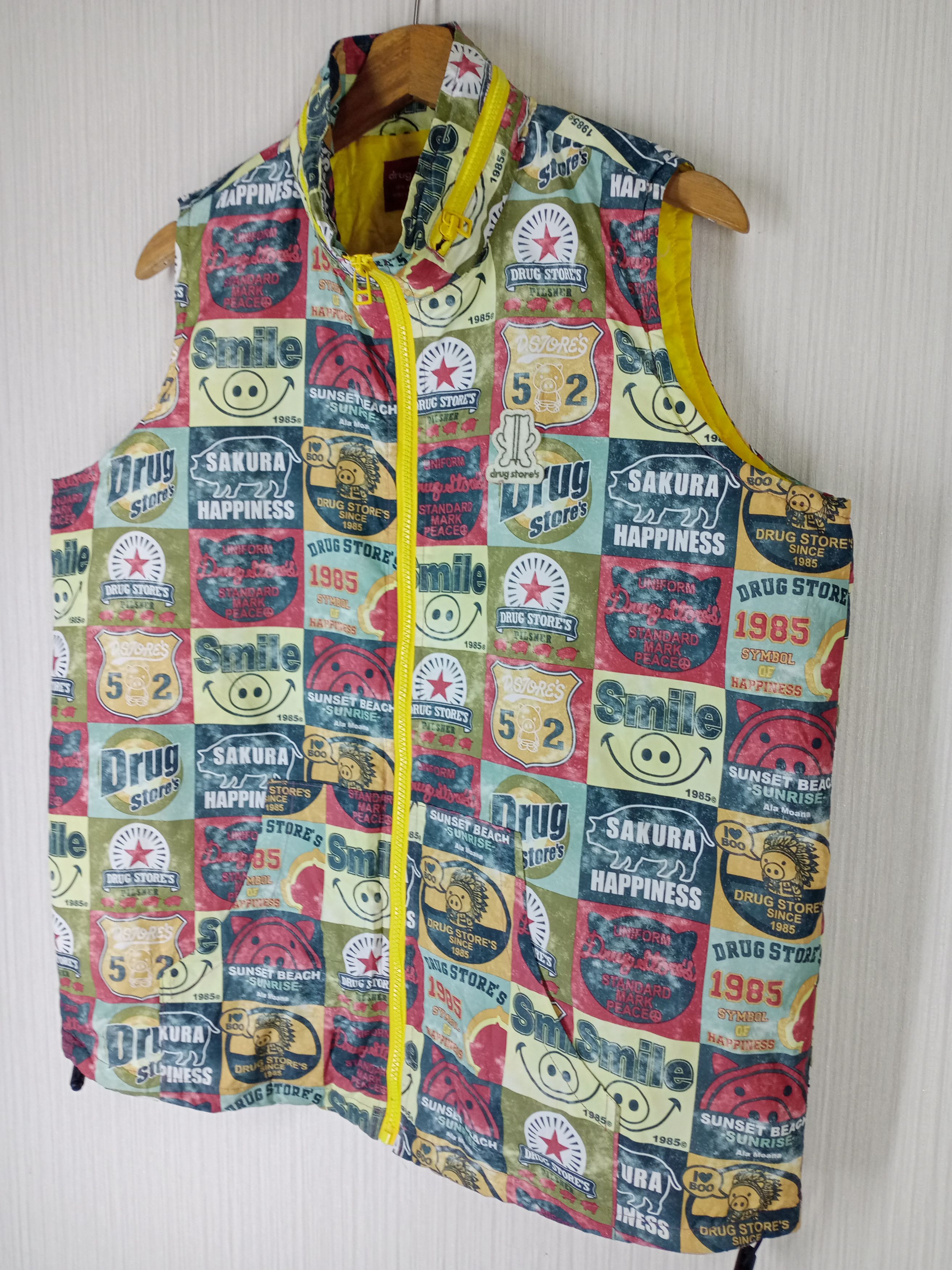 Japanese Brand VINTAGE DRUG STORE'S FULL PRINT SLEEVELESS JACKET Size US L / EU 52-54 / 3 - 3 Thumbnail