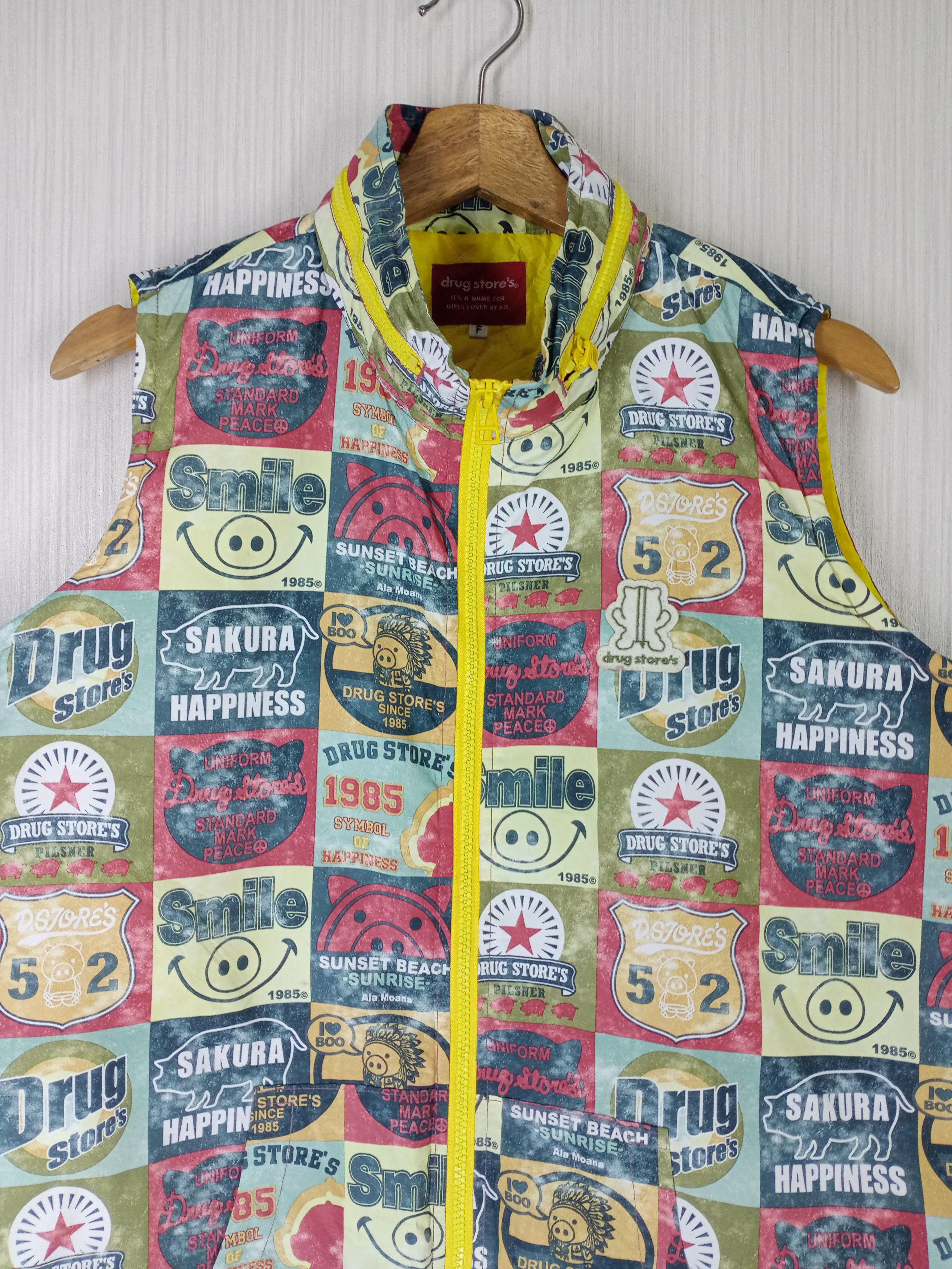 Japanese Brand VINTAGE DRUG STORE'S FULL PRINT SLEEVELESS JACKET Size US L / EU 52-54 / 3 - 2 Thumbnail