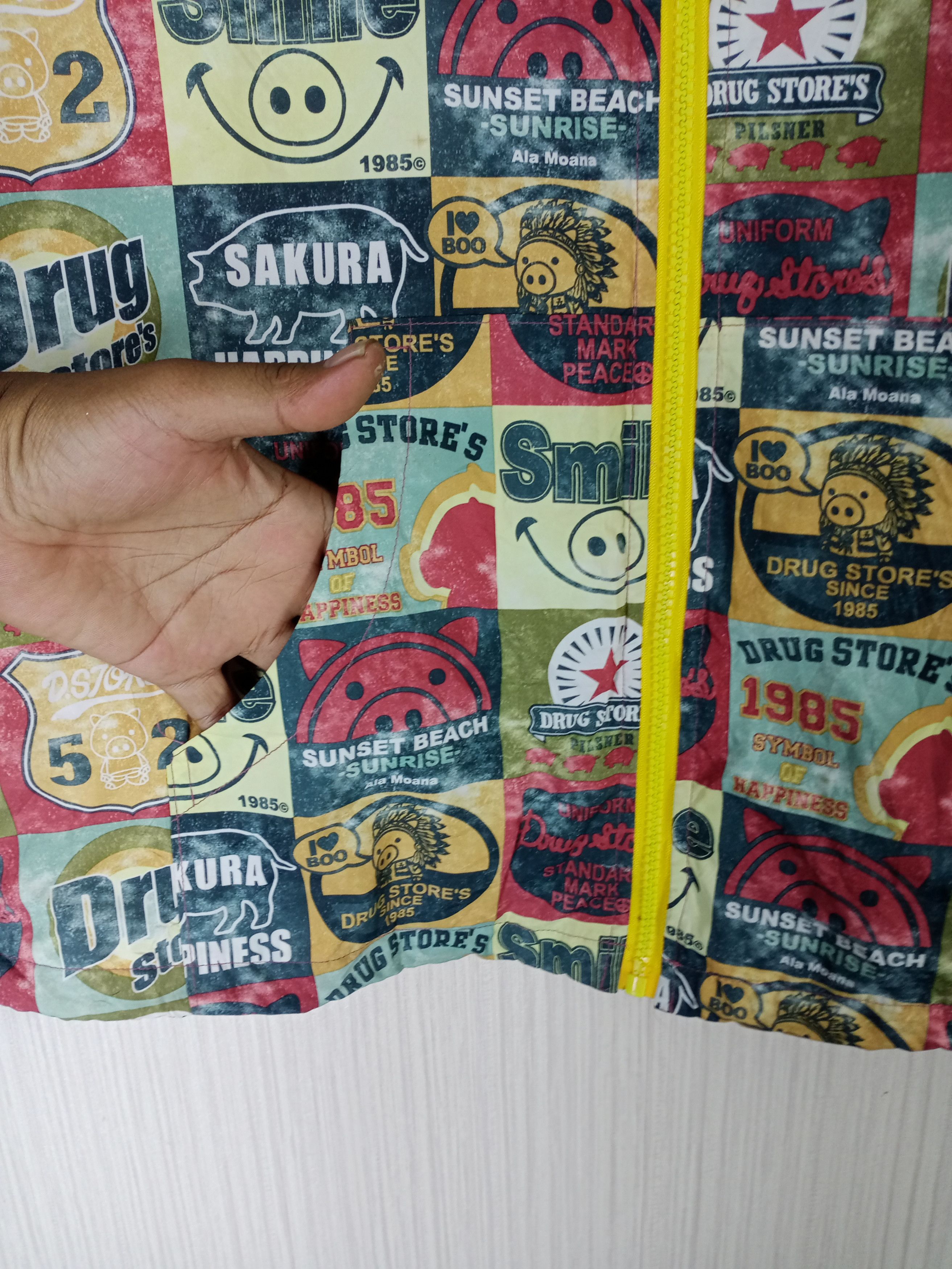 Japanese Brand VINTAGE DRUG STORE'S FULL PRINT SLEEVELESS JACKET Size US L / EU 52-54 / 3 - 5 Thumbnail
