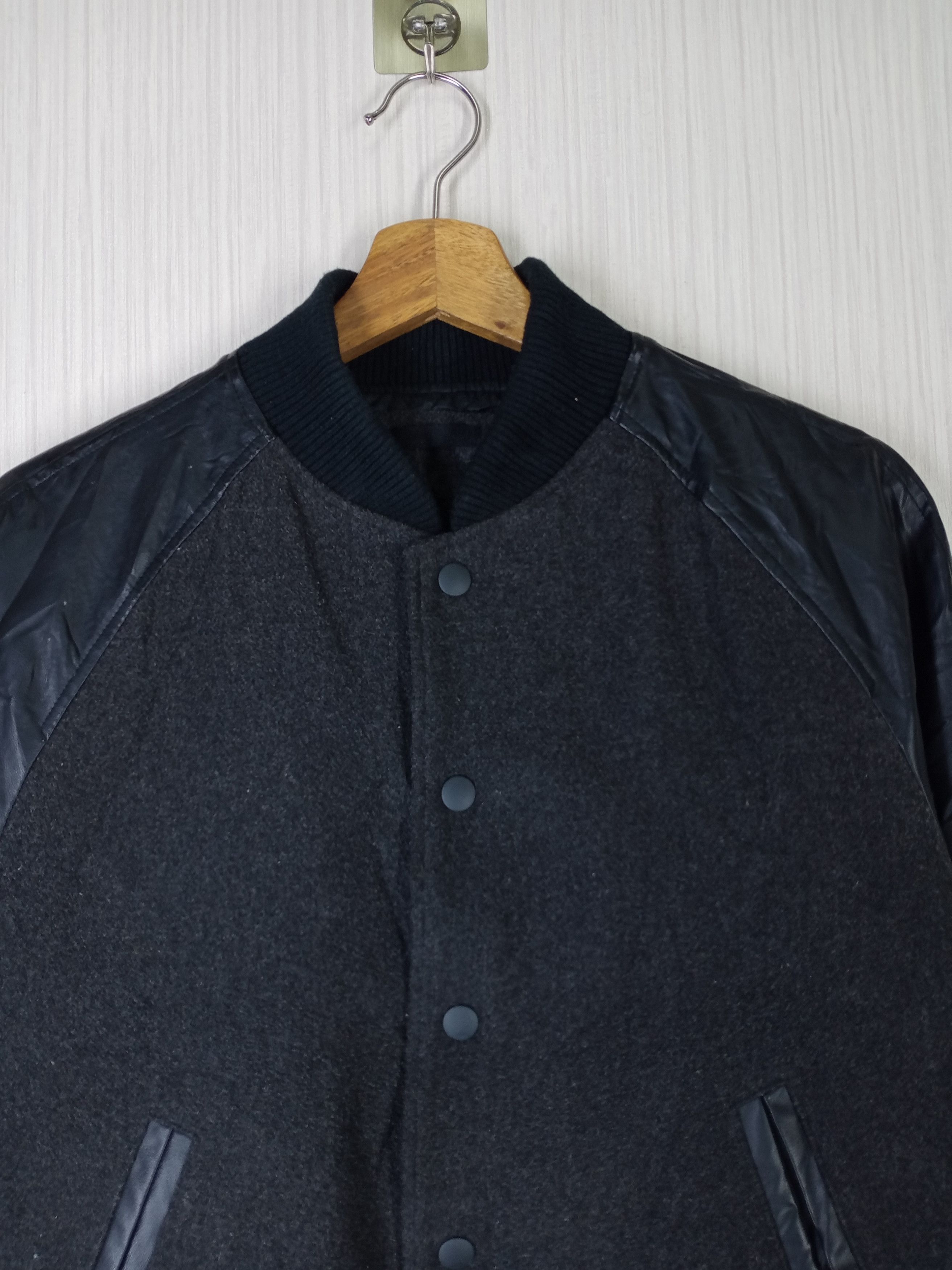 Uniqlo RARE UNIQLO VARSITY BOMBER JACKET Size US S / EU 44-46 / 1 - 3 Thumbnail
