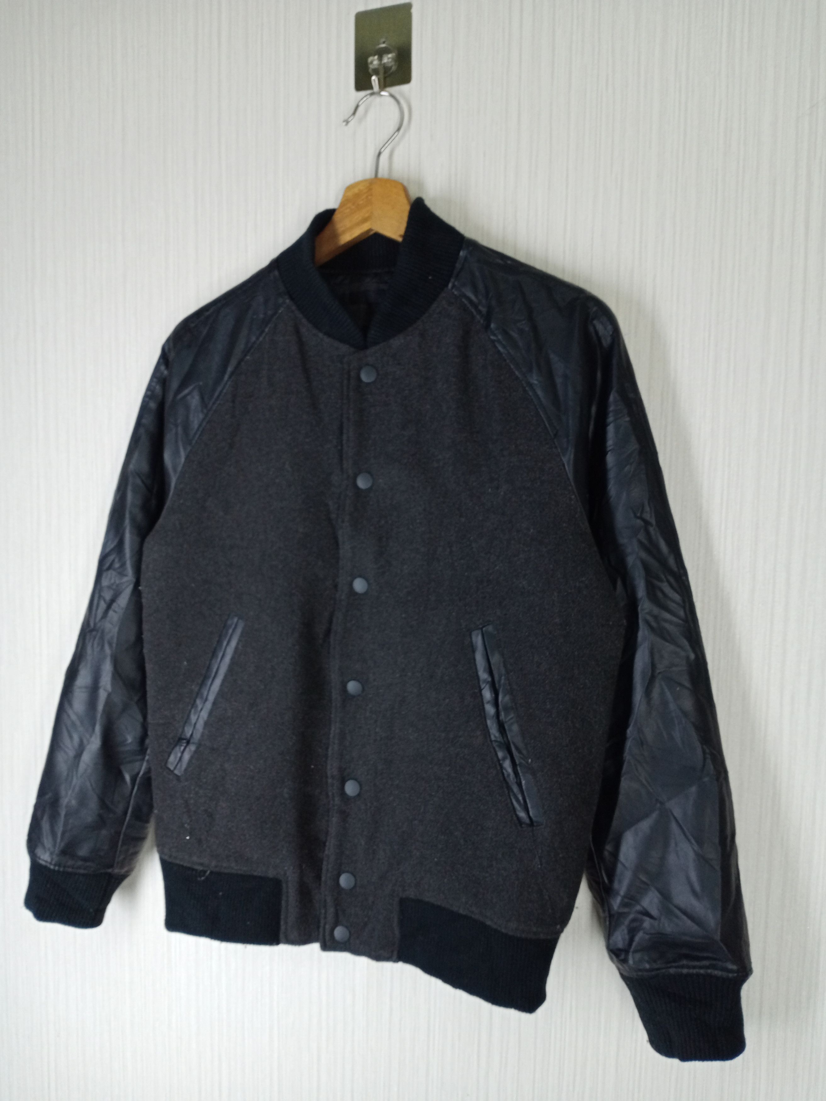 Uniqlo RARE UNIQLO VARSITY BOMBER JACKET Size US S / EU 44-46 / 1 - 2 Thumbnail