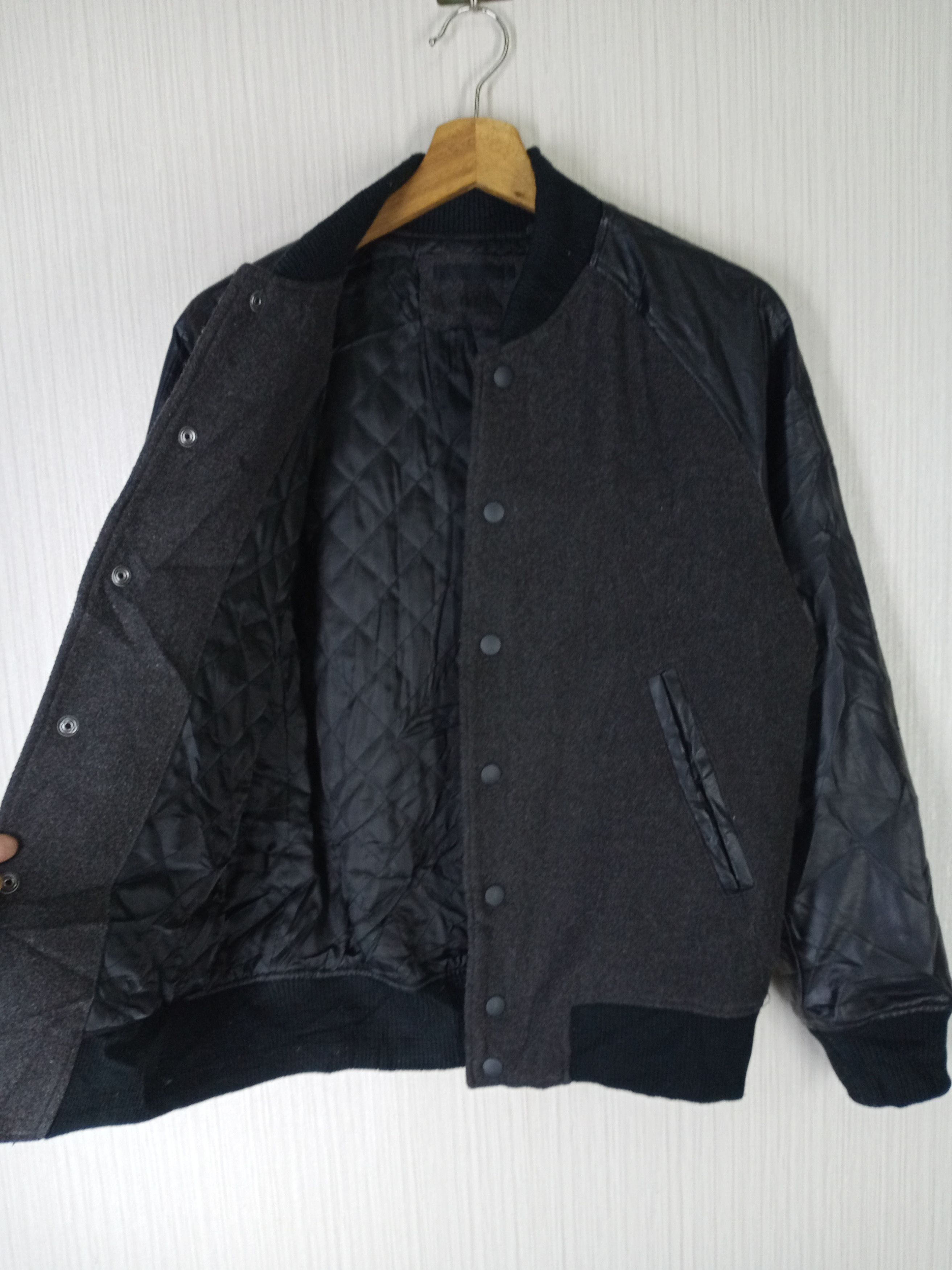 Uniqlo RARE UNIQLO VARSITY BOMBER JACKET Size US S / EU 44-46 / 1 - 5 Thumbnail