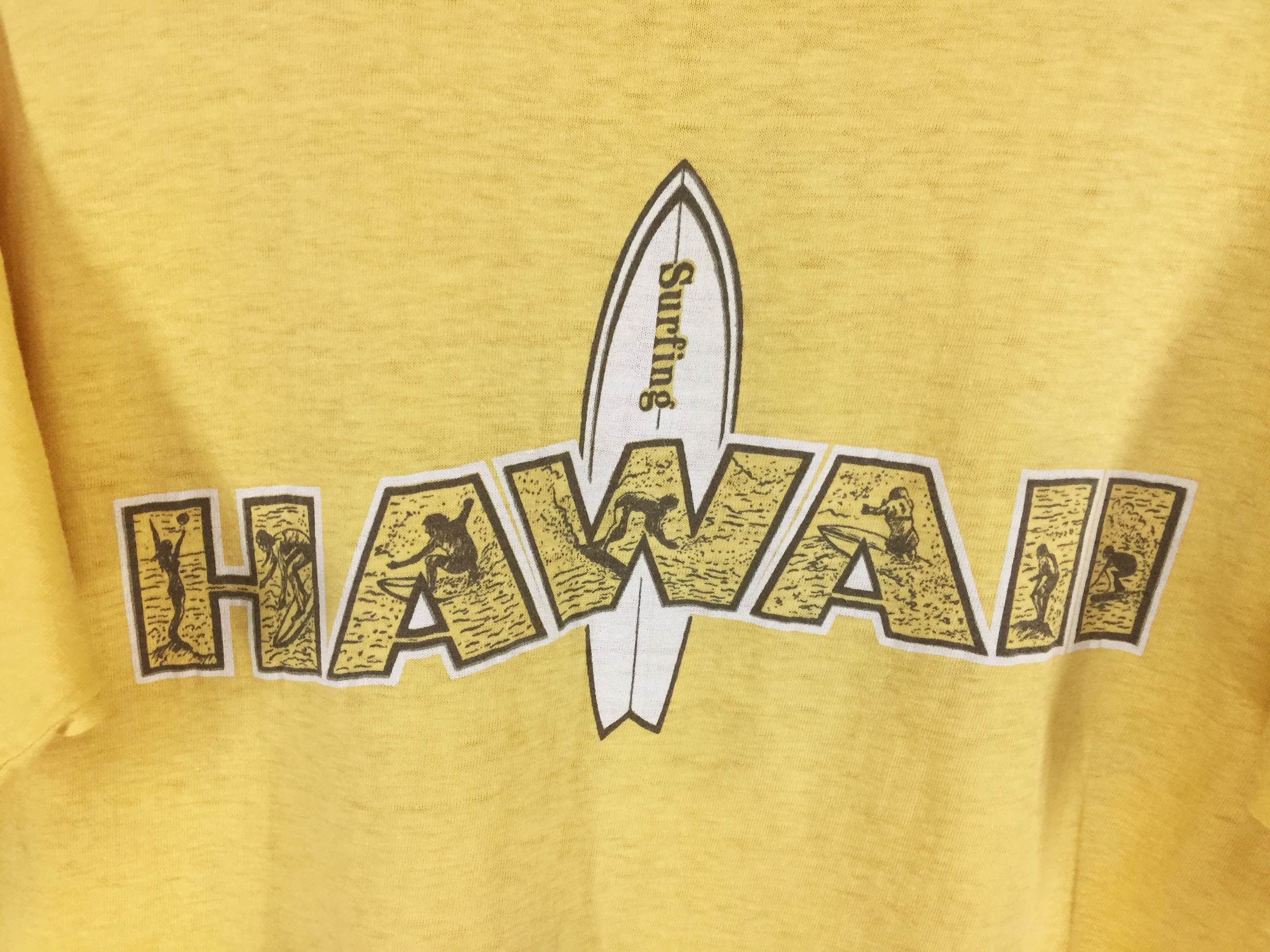 Vintage Hawaii surfing spell out big logo vintage 70s tshirt Size US L / EU 52-54 / 3 - 4 Thumbnail