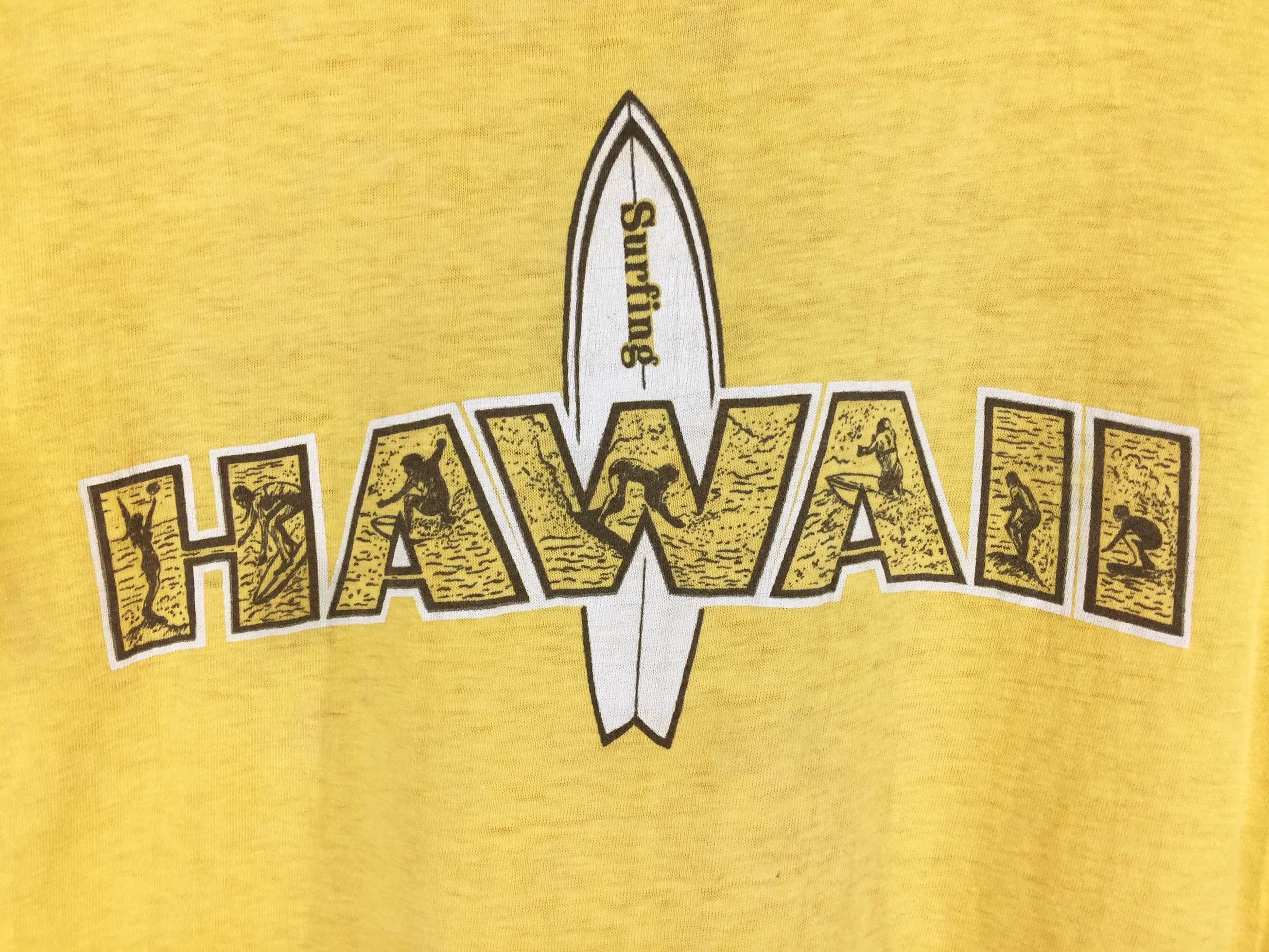 Vintage Hawaii surfing spell out big logo vintage 70s tshirt Size US L / EU 52-54 / 3 - 3 Thumbnail