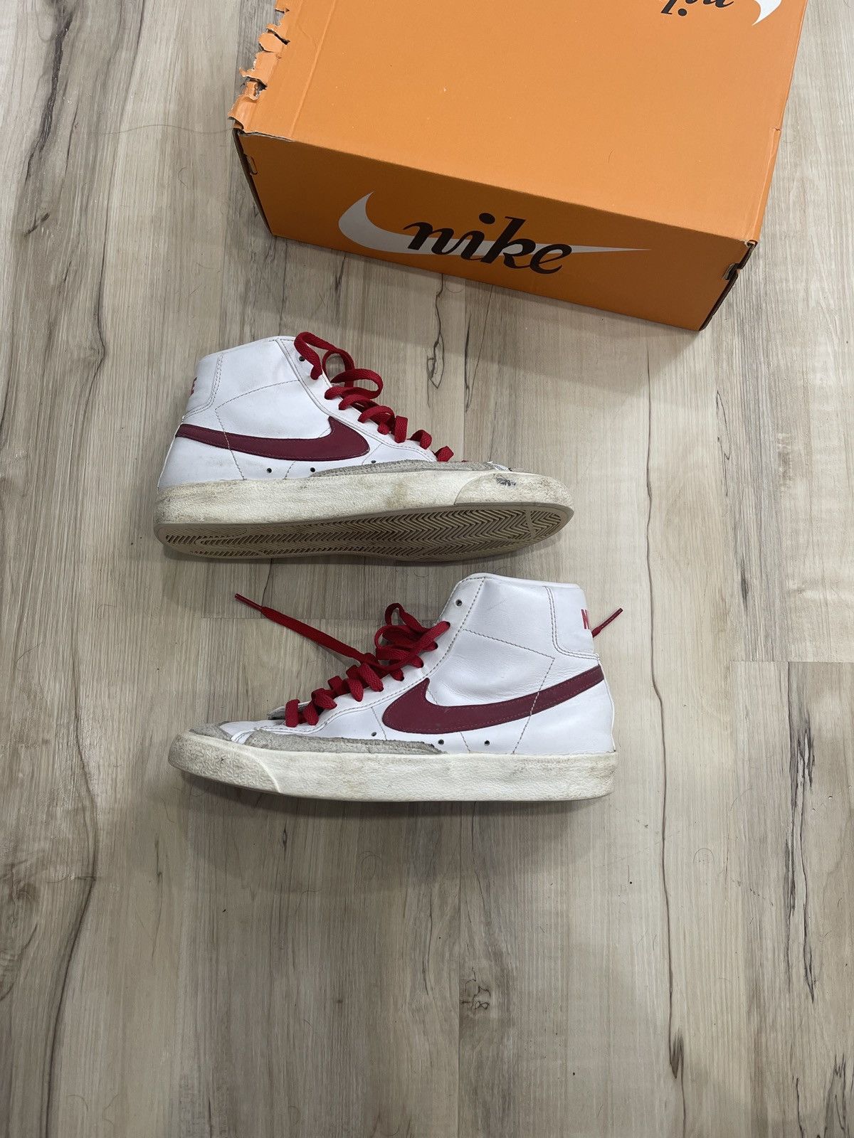 blazer mid 77 red swoosh
