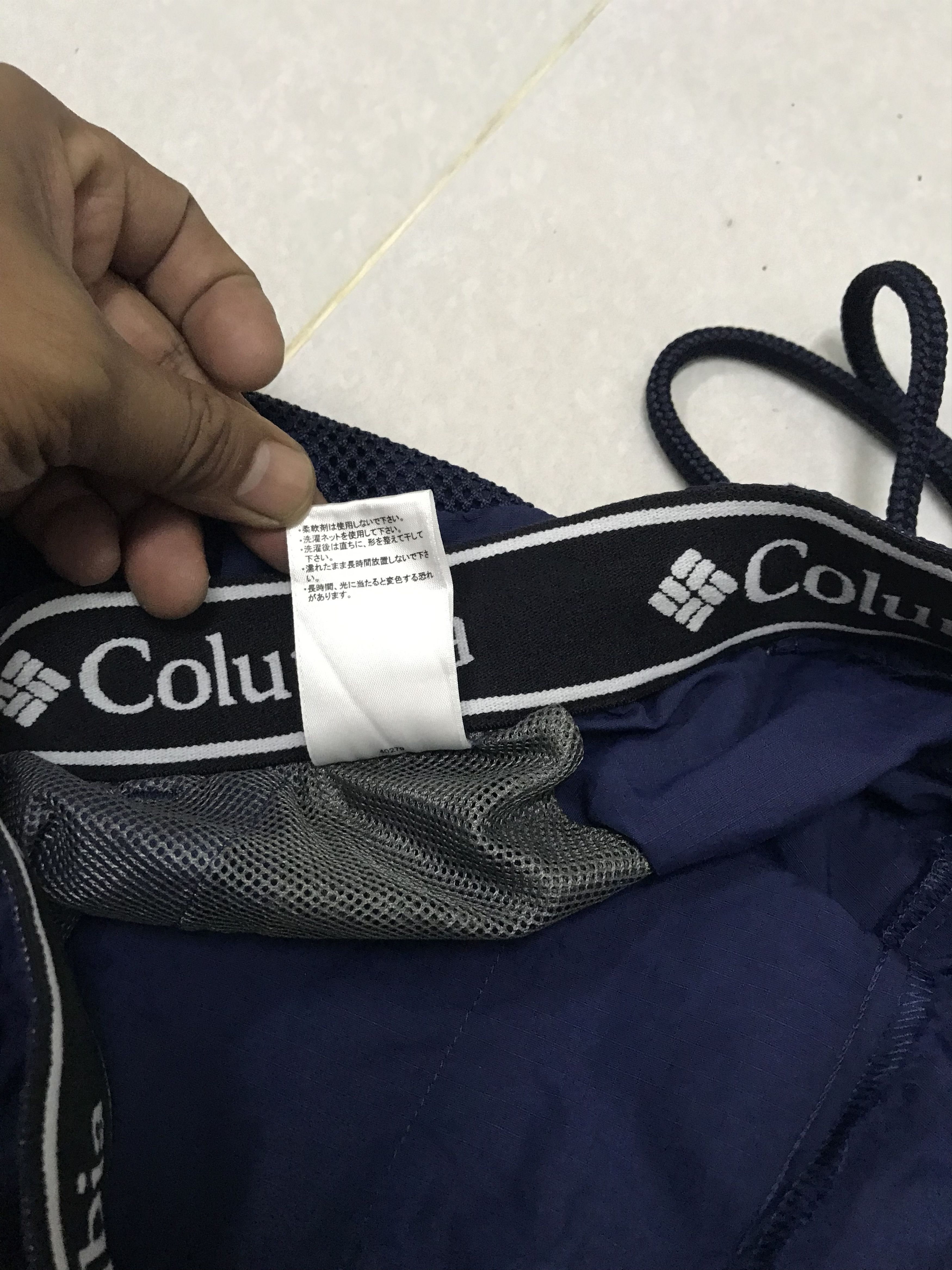 Columbia Columbia tricolour spellout shorts Size US 28 / EU 44 - 16 Thumbnail