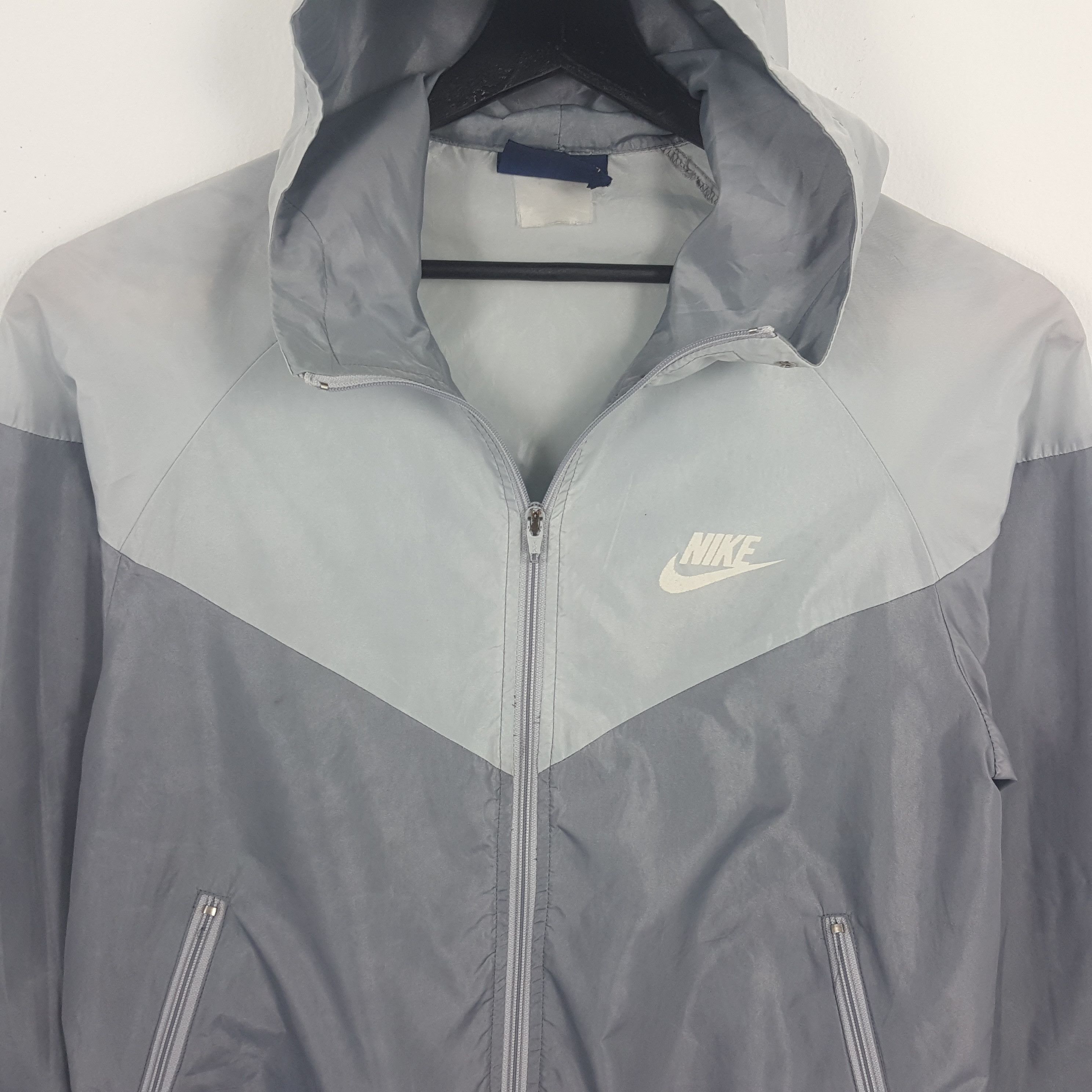 Nike × Vintage NIKE Small Swoosh Blue Tag Windbreaker Hoodies Size US M / EU 48-50 / 2 - 2 Thumbnail