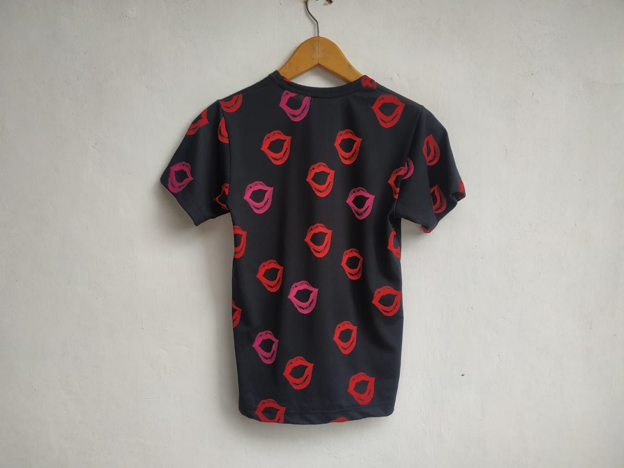 Comme des Garcons AD 2008, Comme Des Garcons Lips Stretch Tee Size S / US 4 / IT 40 - 2 Thumbnail