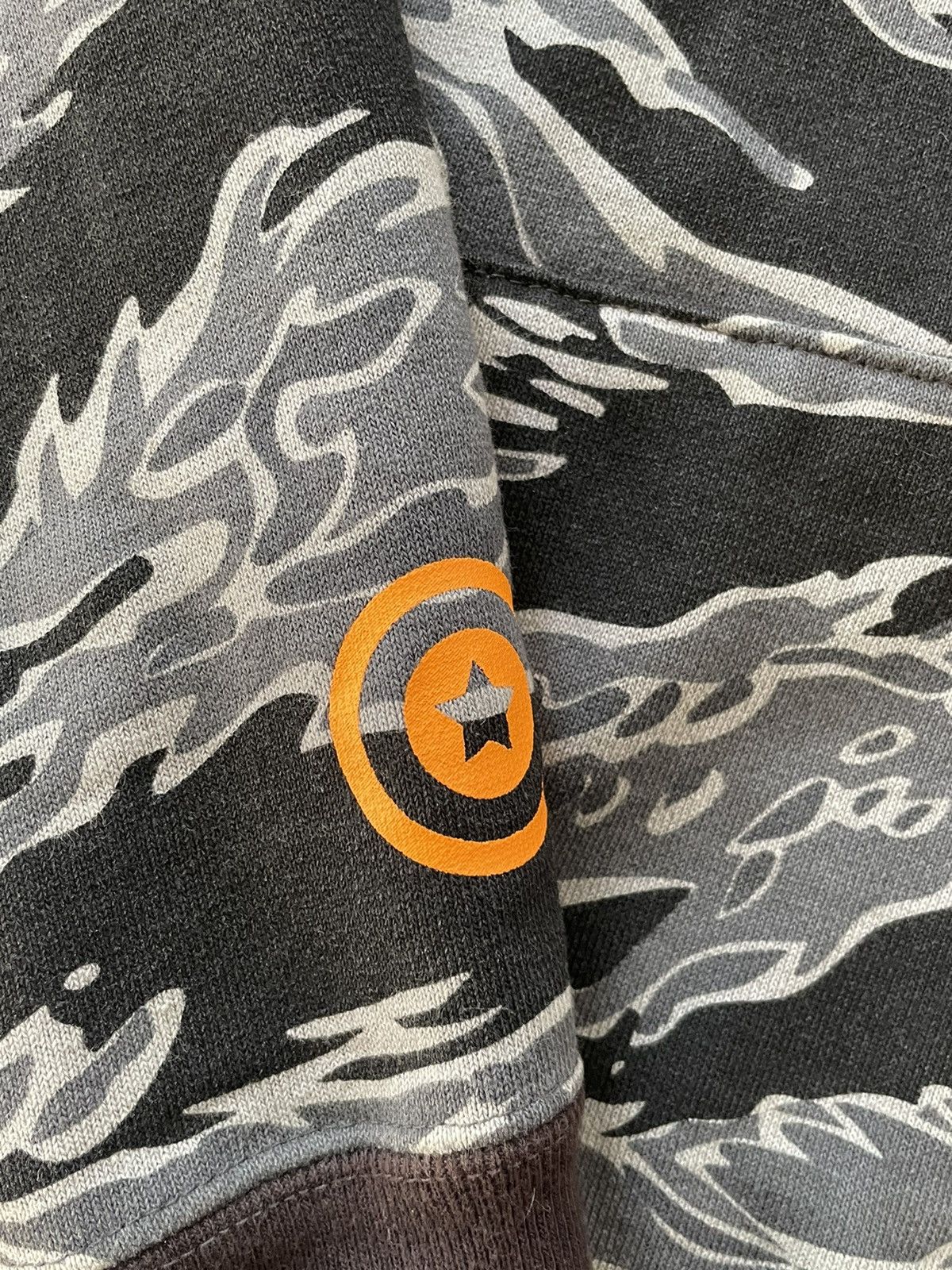 Bape × Undefeated Bape x Undefeated split hoodie Size US L / EU 52-54 / 3 - 5 Thumbnail