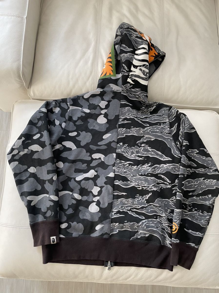 Bape × Undefeated Bape x Undefeated split hoodie Size US L / EU 52-54 / 3 - 12 Thumbnail