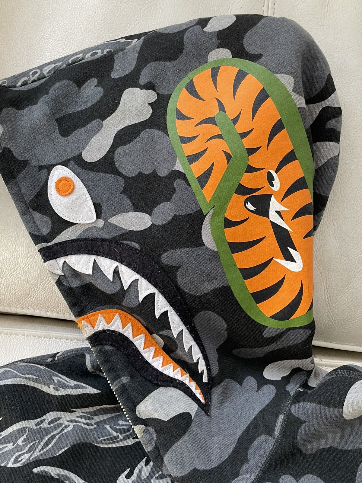 Bape × Undefeated Bape x Undefeated split hoodie Size US L / EU 52-54 / 3 - 7 Thumbnail