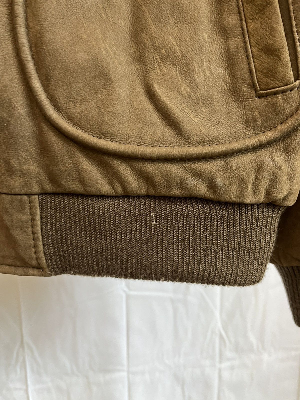 Vintage Faded Brown A2 Style Distressed Leather Jacket Size US L / EU 52-54 / 3 - 7 Thumbnail