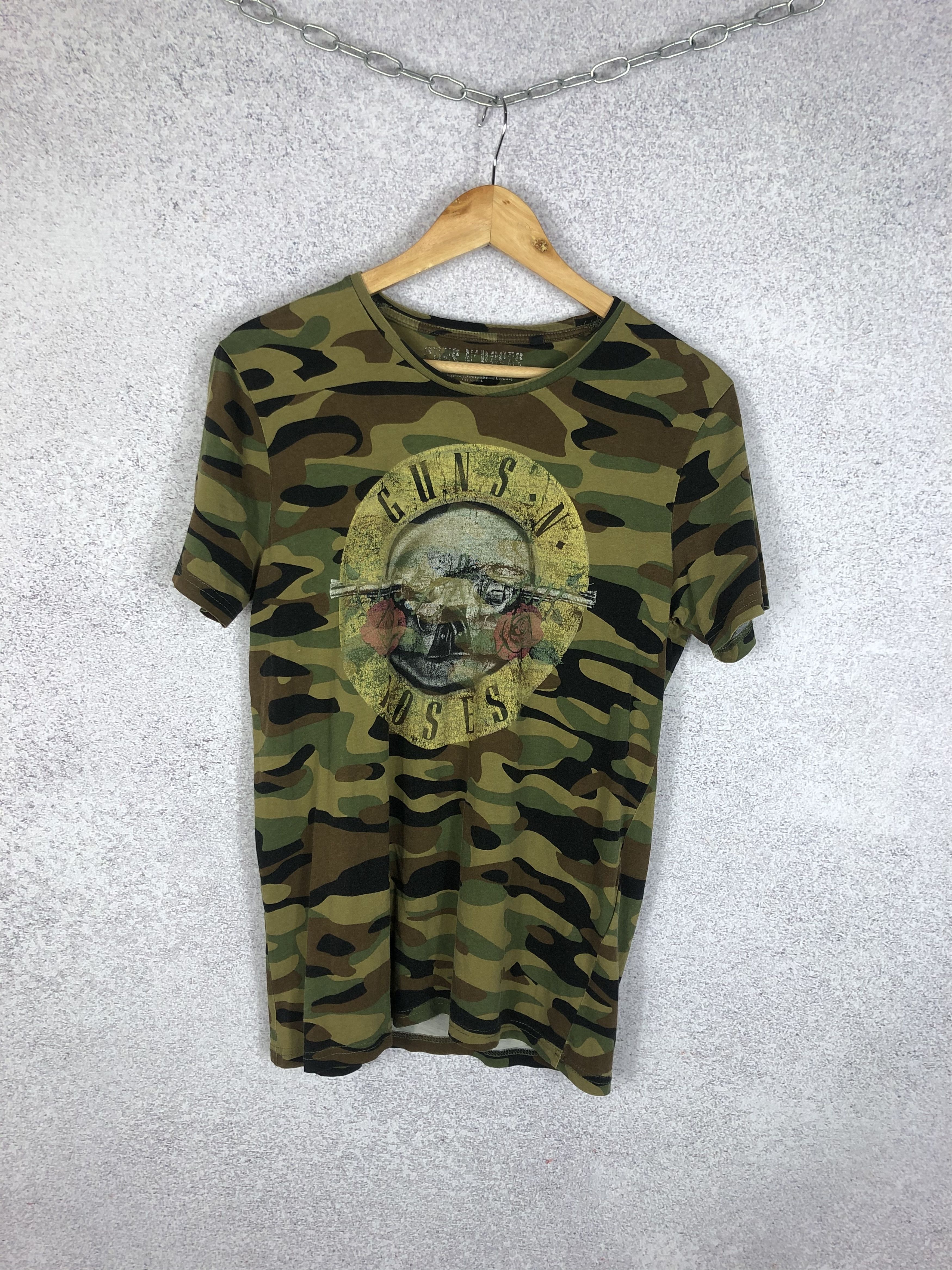 Band Tees × Guns N' Roses × Vintage Vintage Guns N Roses camo band tee Shirt Size US M / EU 48-50 / 2 - 1 Thumbnail