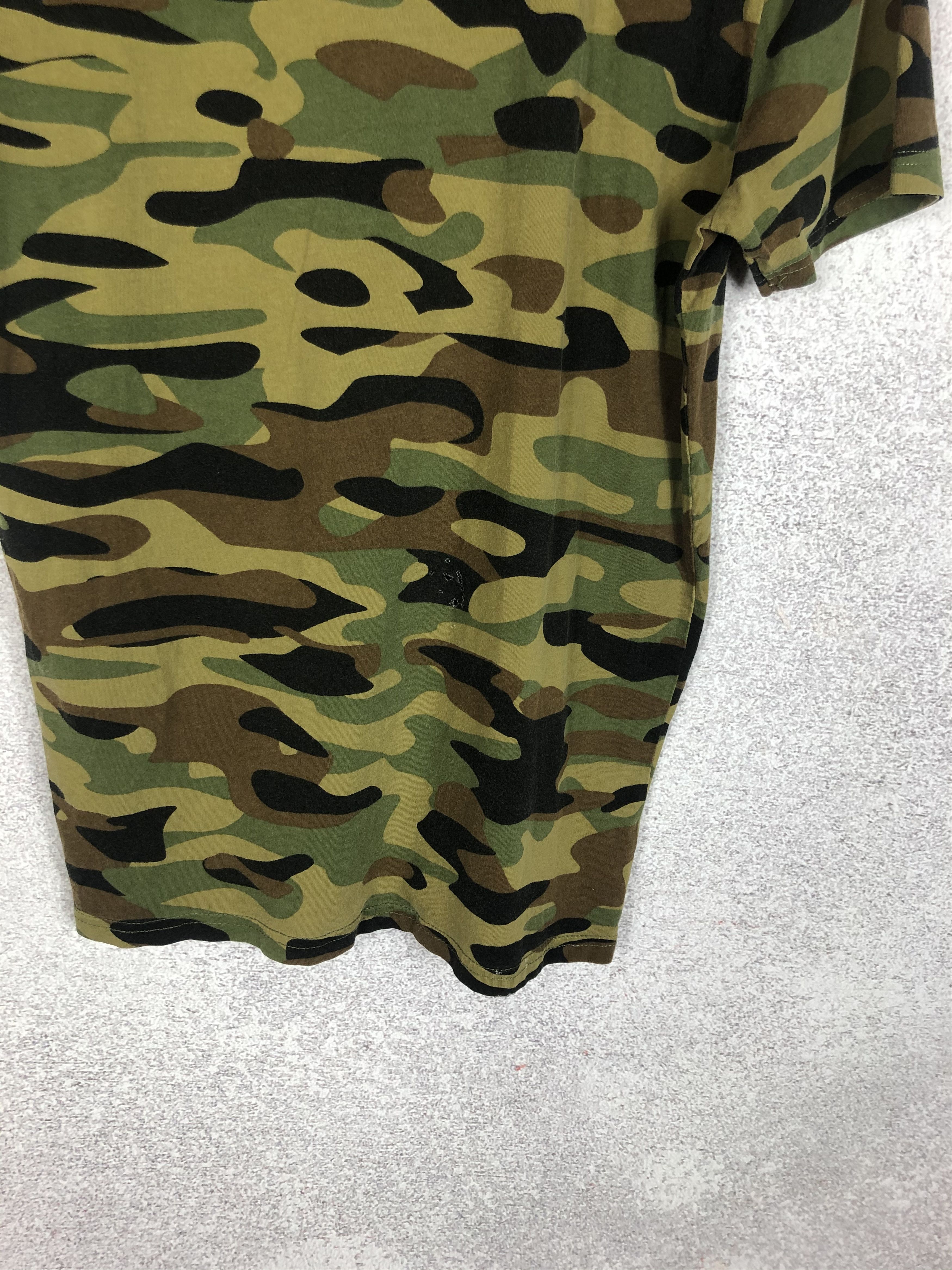 Band Tees × Guns N' Roses × Vintage Vintage Guns N Roses camo band tee Shirt Size US M / EU 48-50 / 2 - 7 Thumbnail
