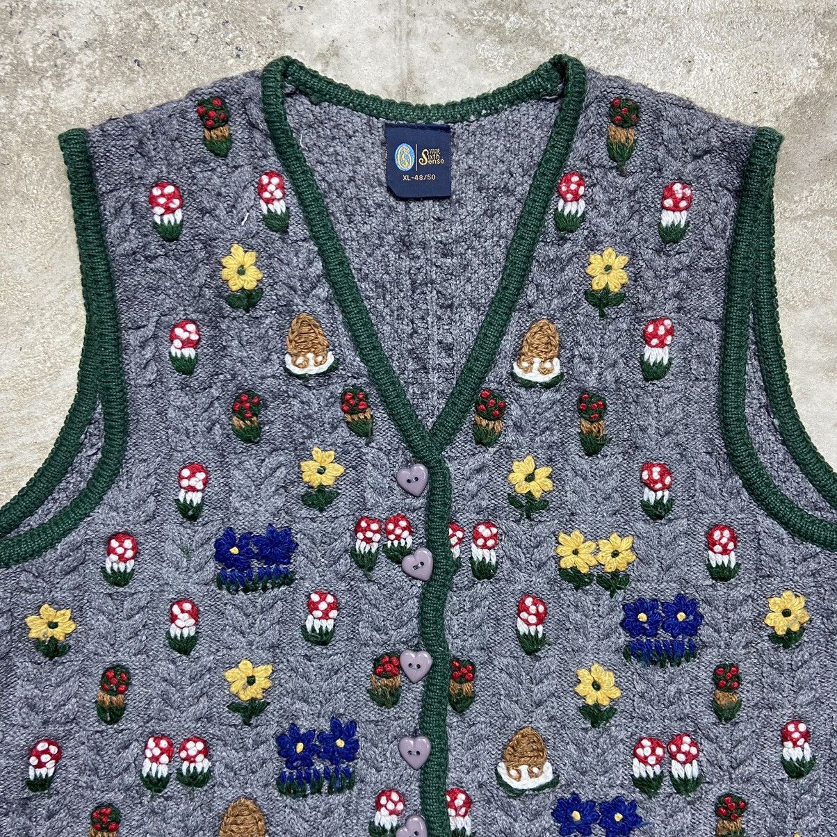 Handmade CUTE MUSHROOMS HANDCRAFTED KNITTED VEST 1980s - LOT № 2037 Size US XL / EU 56 / 4 - 3 Thumbnail