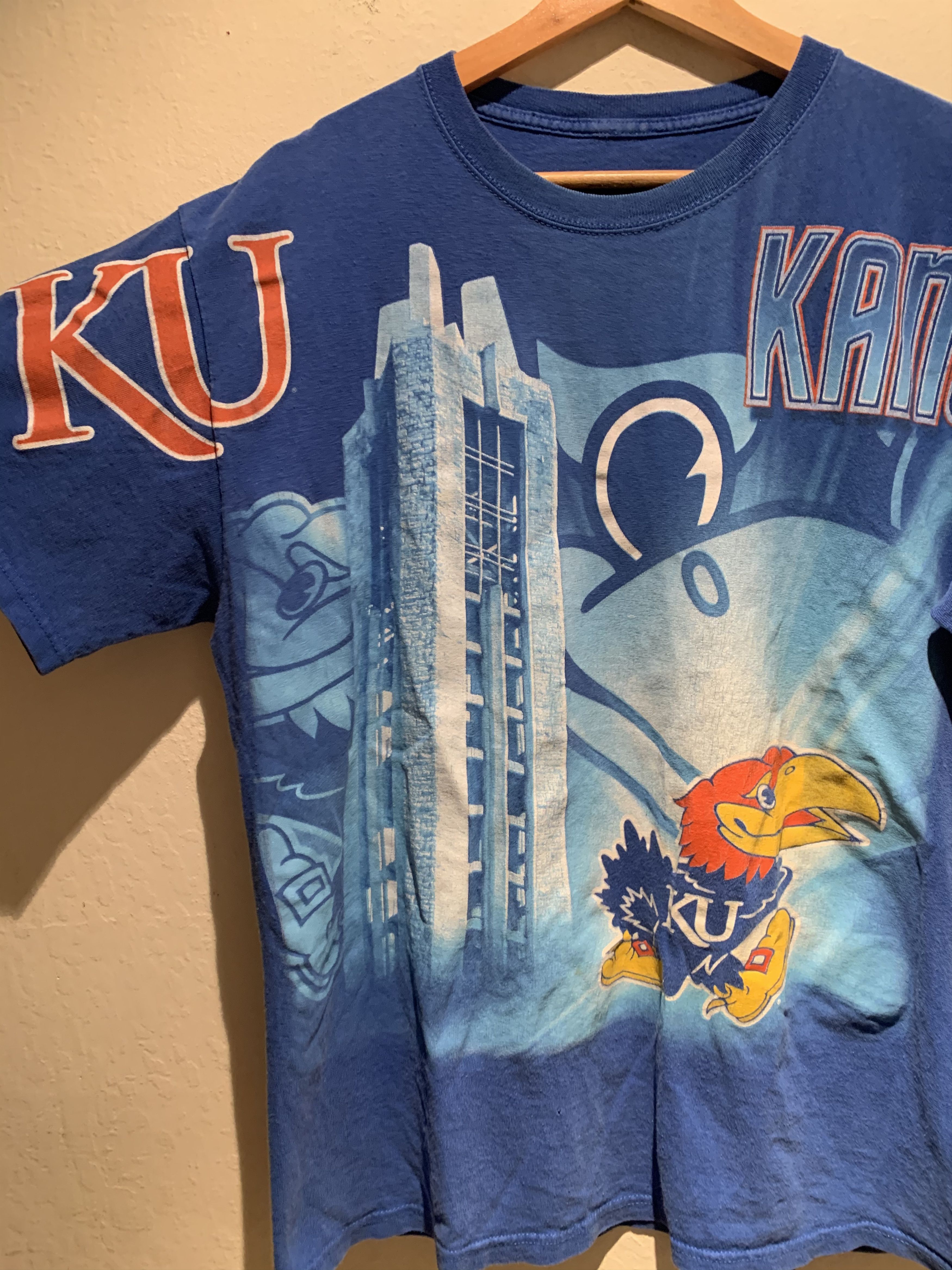 Vintage *RARE* Vintage Kansas KU Jayhawks All-Over Print T-Shirt Size US L / EU 52-54 / 3 - 3 Thumbnail