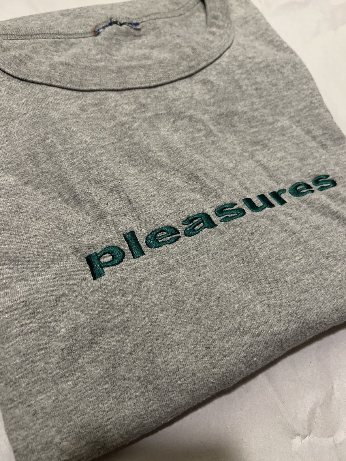 Champion × Pleasures Pleasures champion tee Size US XXL / EU 58 / 5 - 5 Thumbnail