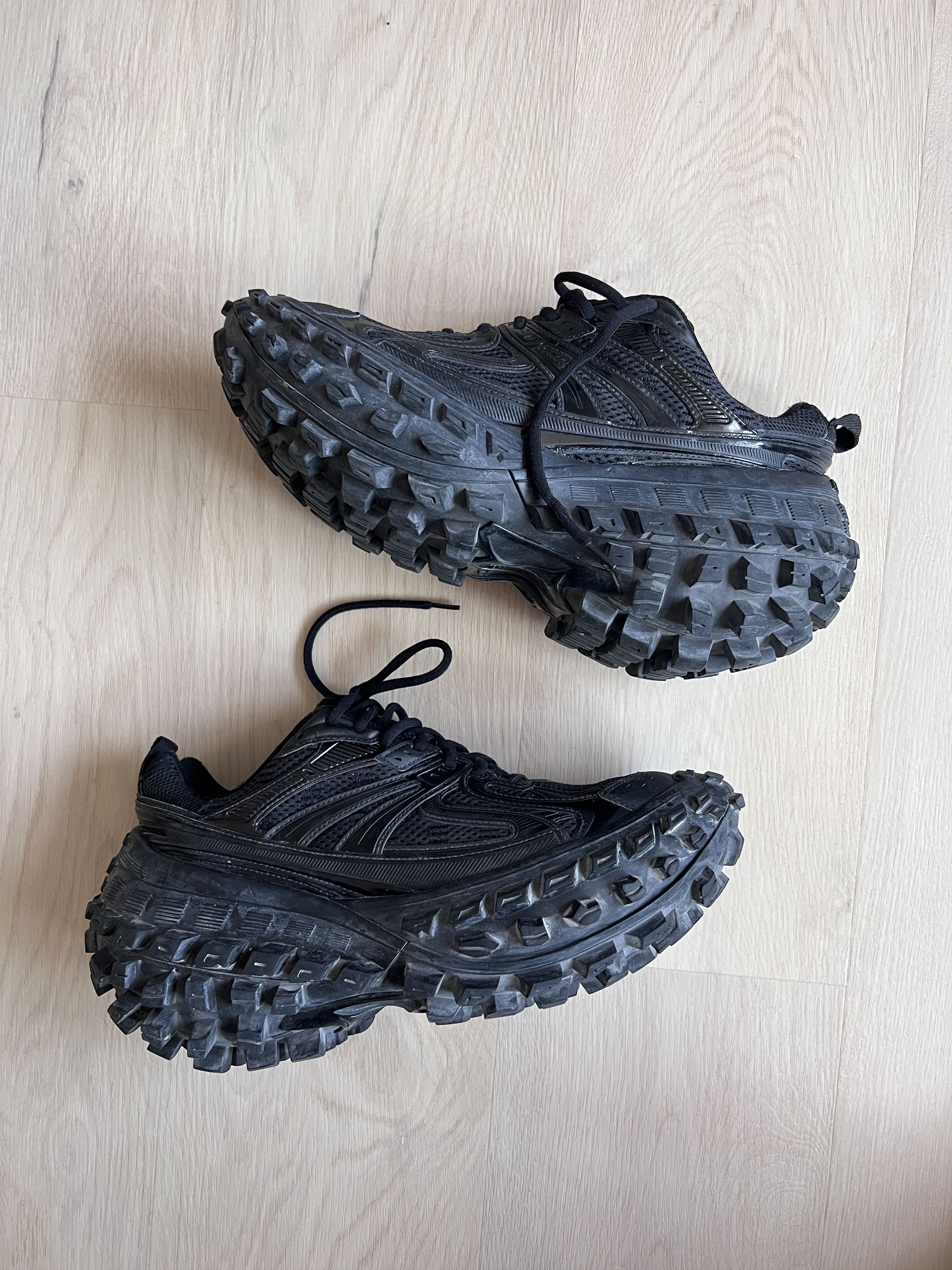Balenciaga defender