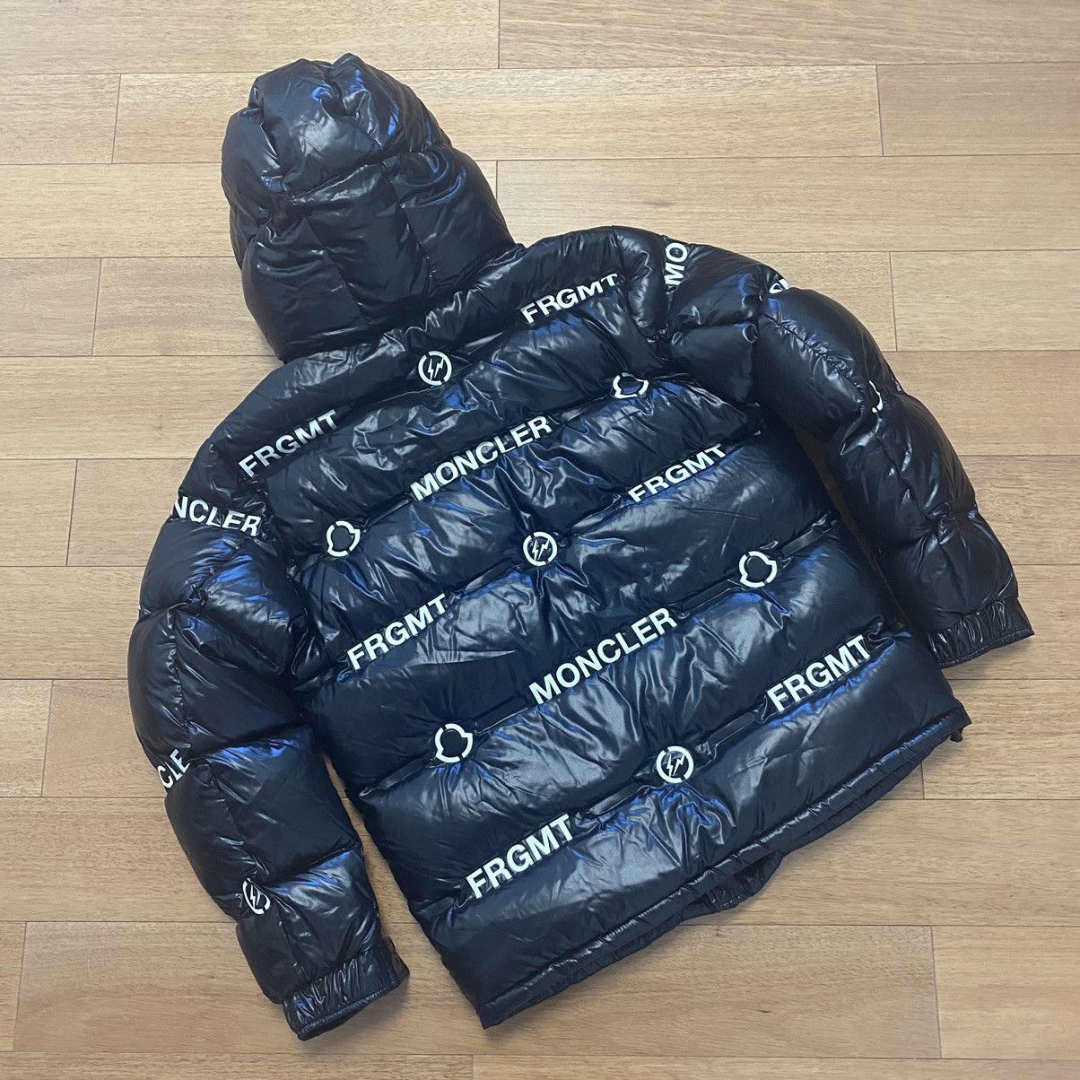 Fragment Design × Moncler Moncler x Fragment printed down jacket Size US XL / EU 56 / 4 - 2 Thumbnail