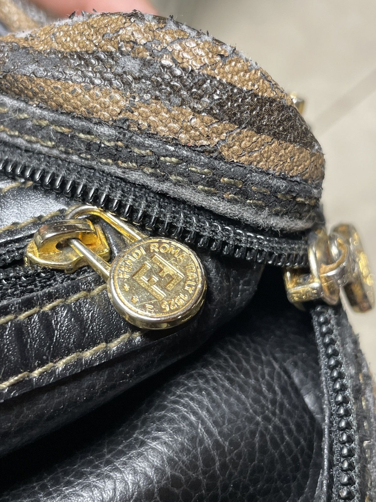 Fendi × Vintage Vintage Fendi Monogram Shoulder bag Size ONE SIZE - 15 Thumbnail