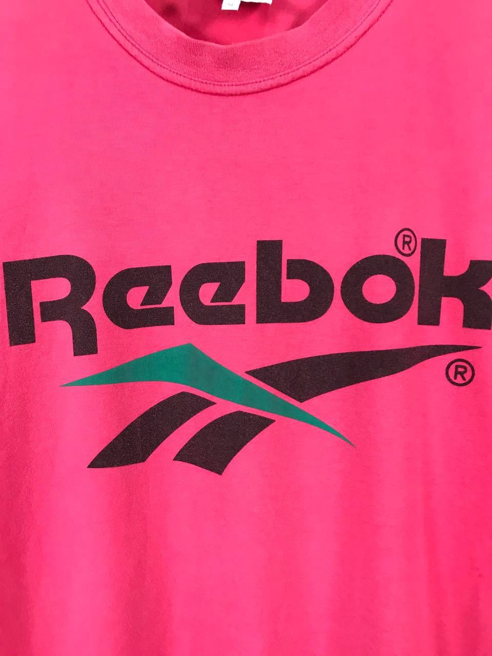 Reebok Reebok vintage pink center logo sportwear tee Size US XL / EU 56 / 4 - 3 Thumbnail