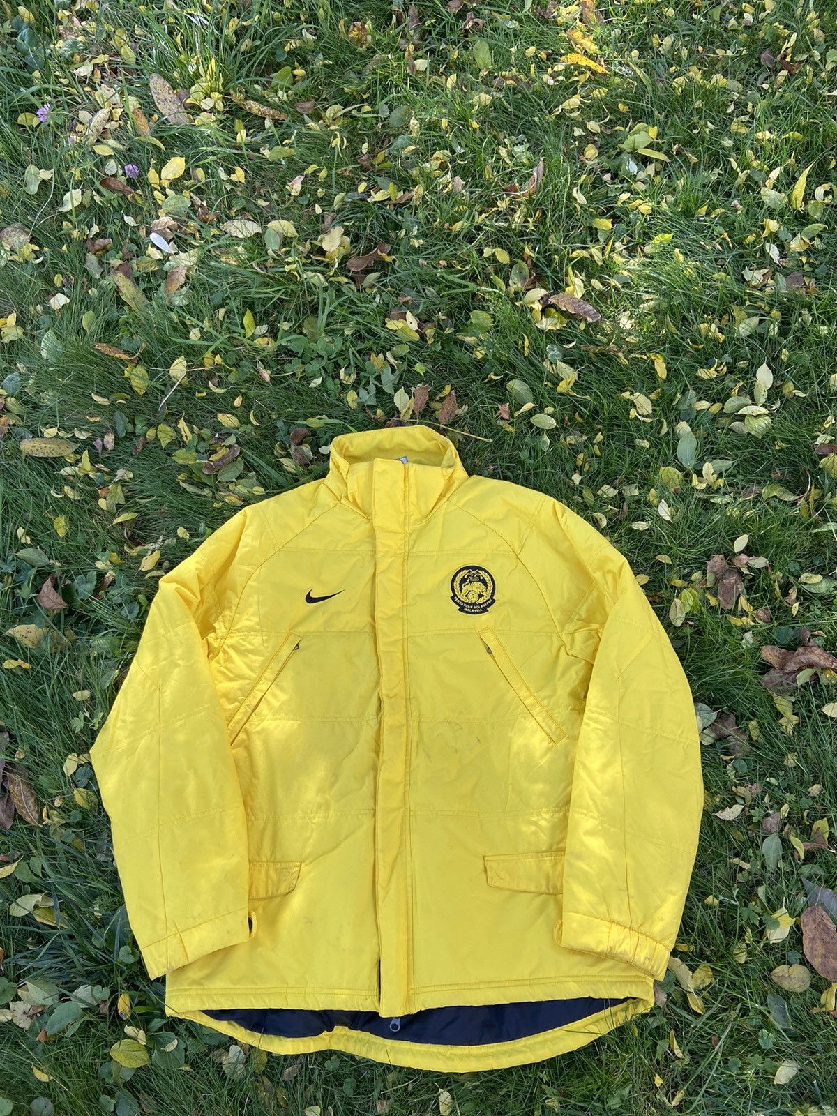 Vintage Nike Australia big Logo puffer jackets