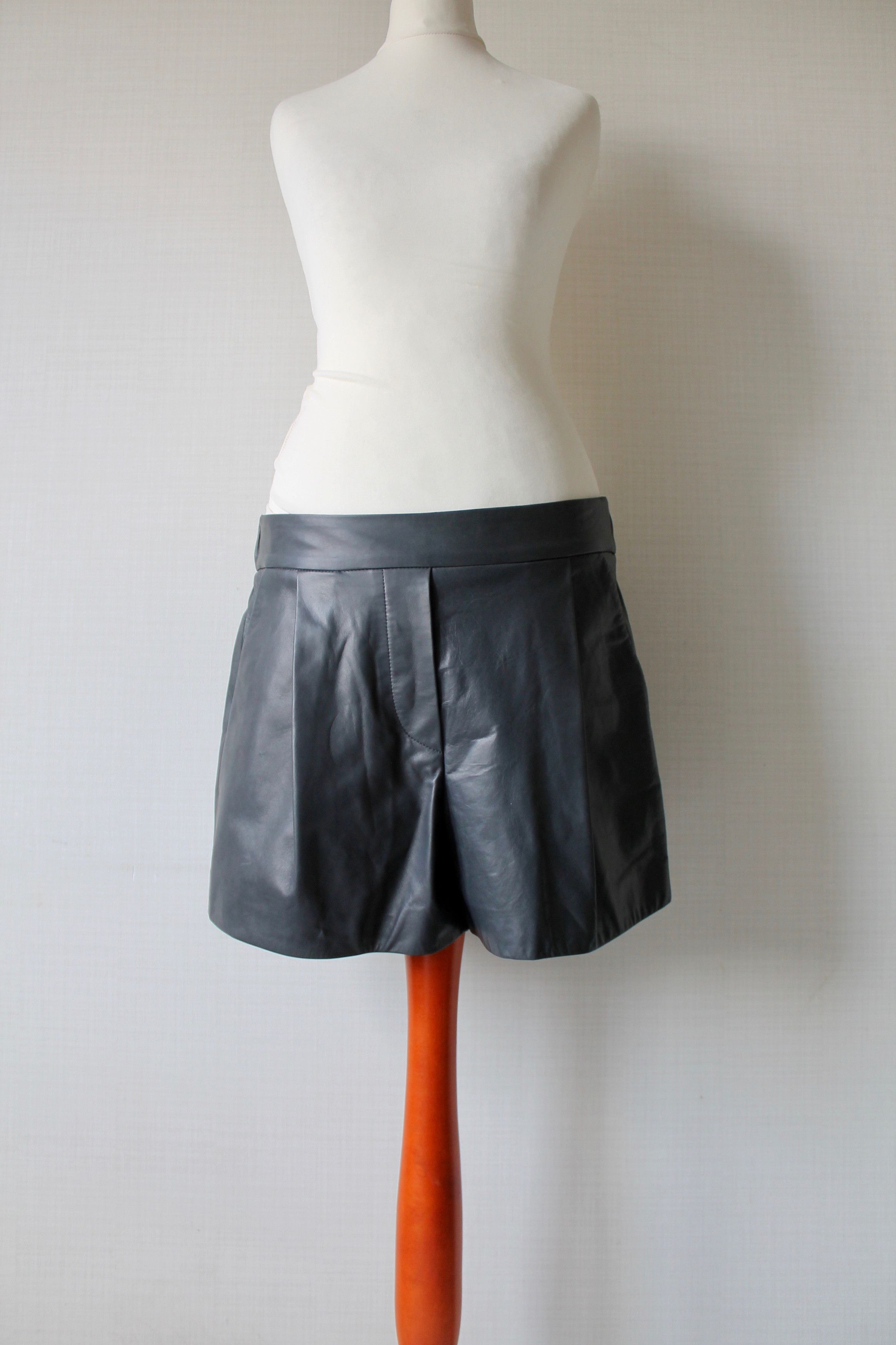 Brunello Cucinelli BRUNELLO CUCINELLI Leather Graphite Shorts Ladies US 6 Size 28" / US 6 / IT 42 - 11 Thumbnail