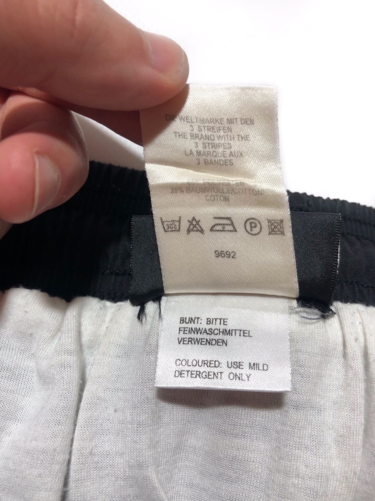 Vintage Vintage 90s Adidas Shorts Size US 32 / EU 48 - 7 Thumbnail