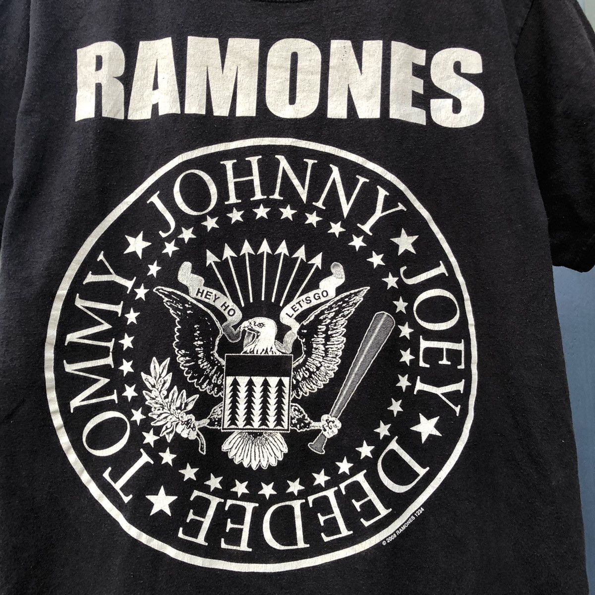 Band Tees vintage 2008 ramones band tees Size US M / EU 48-50 / 2 - 5 Thumbnail