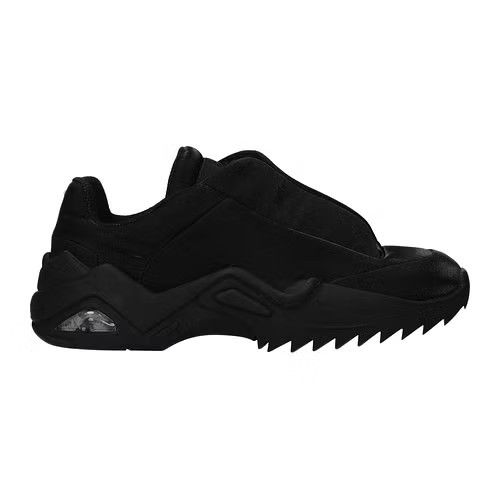 Sneakers in Black
